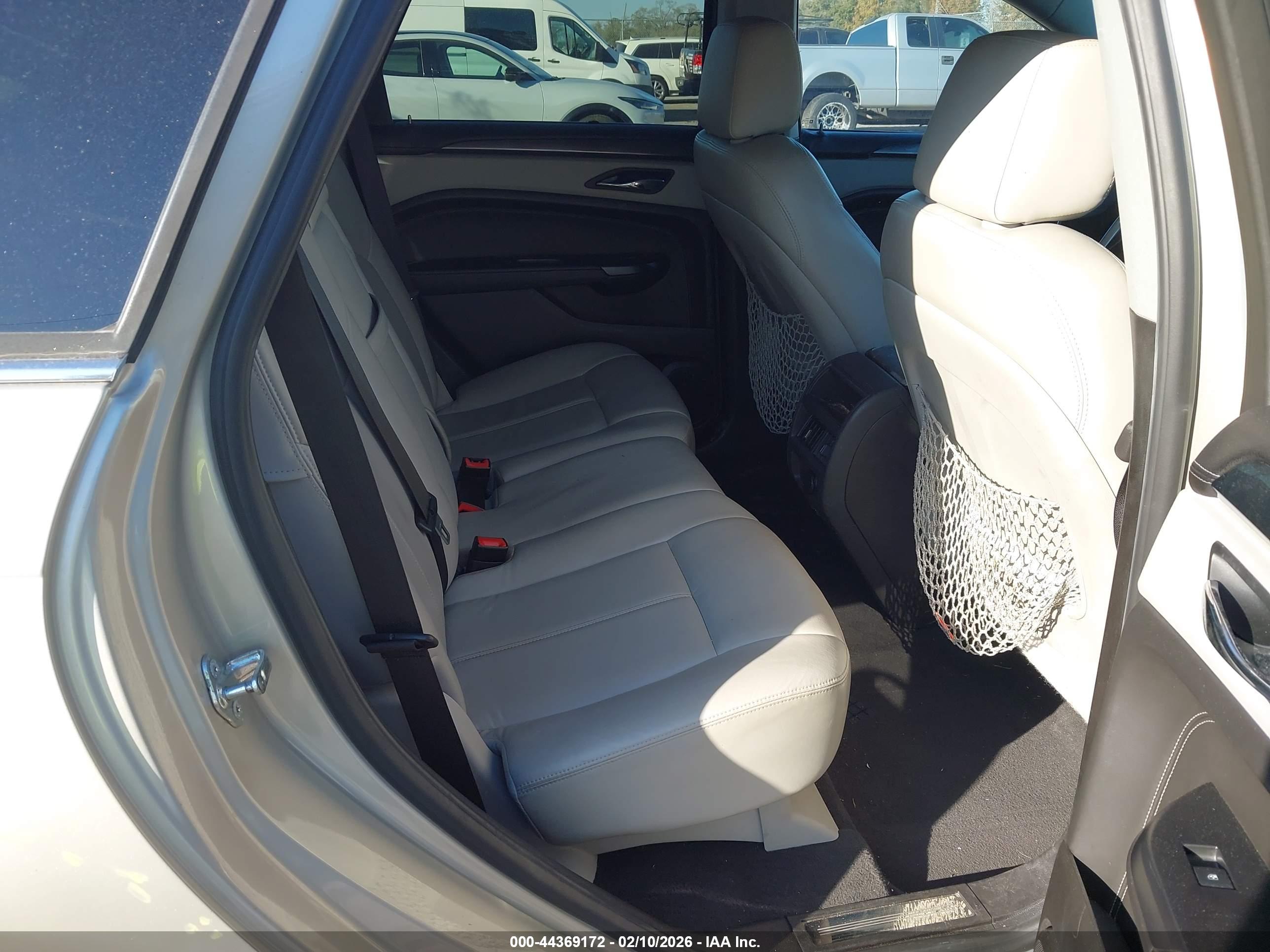 CADILLAC SRX image 8