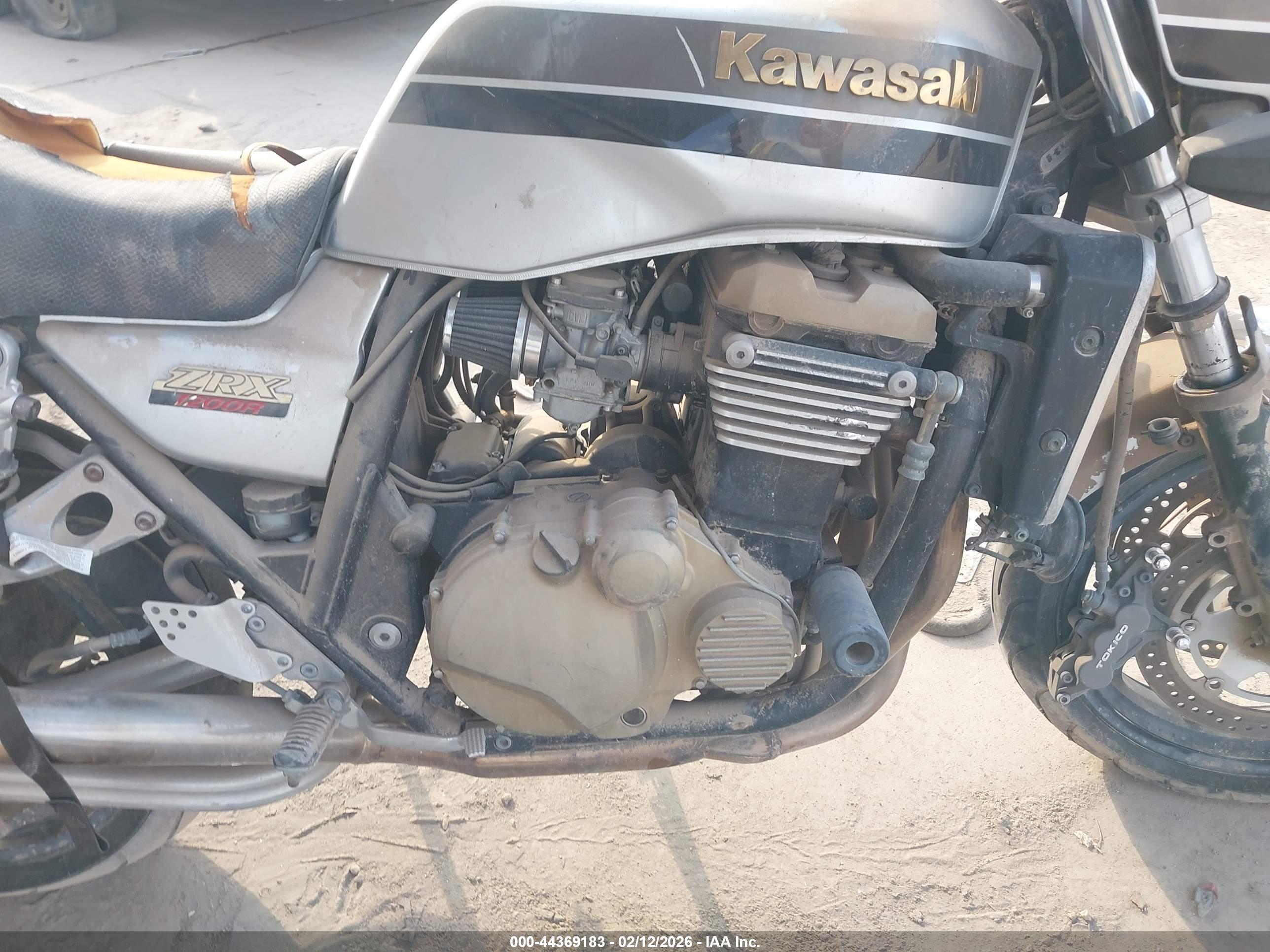 KAWASAKI ZR1200 image 8