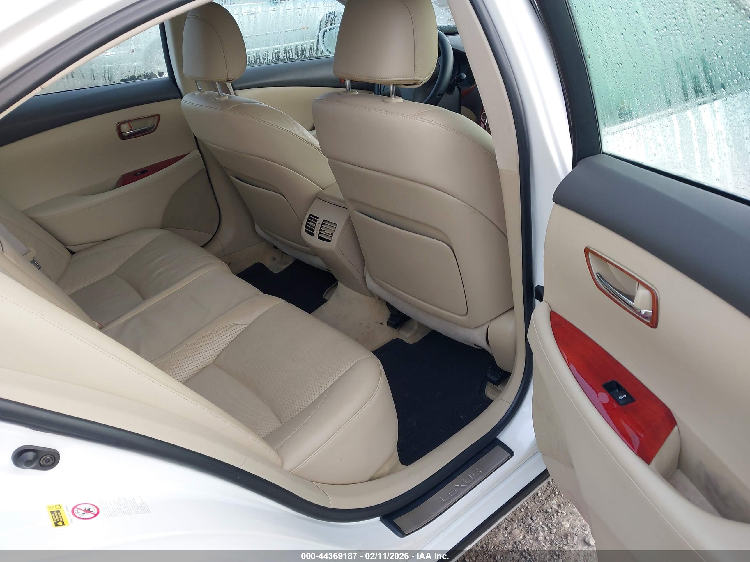 LEXUS ES image 8
