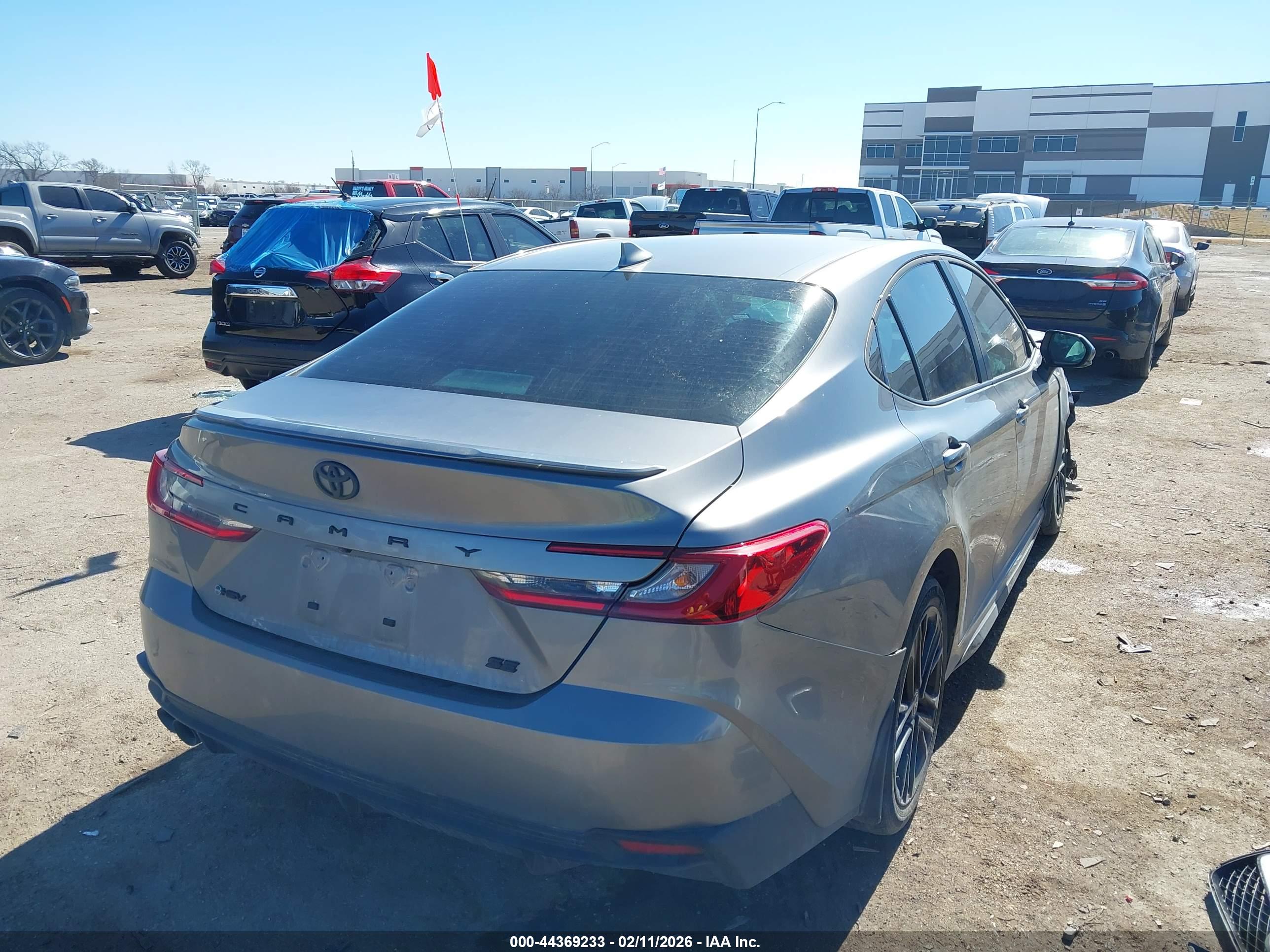 TOYOTA CAMRY image 4