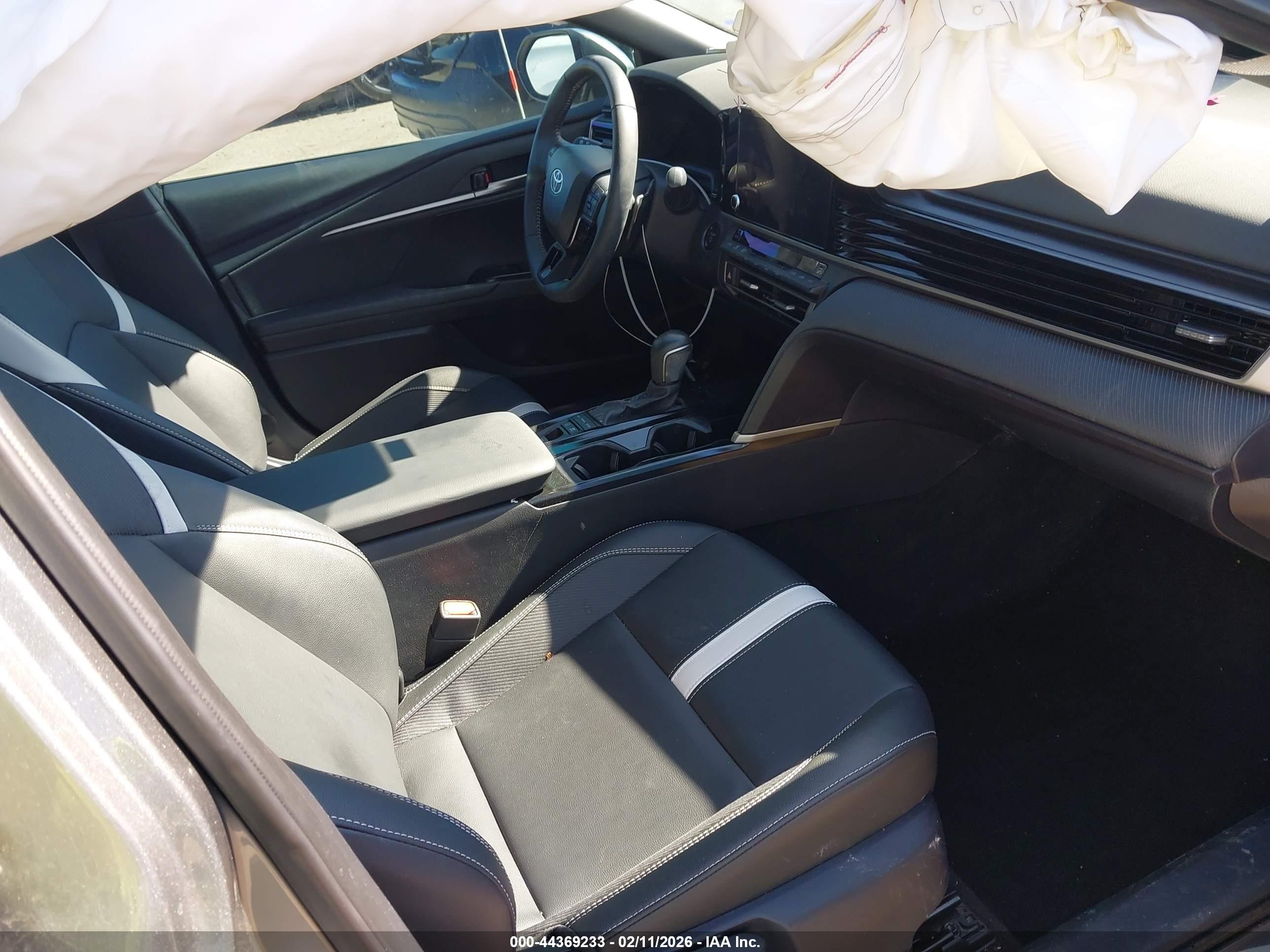 TOYOTA CAMRY image 5