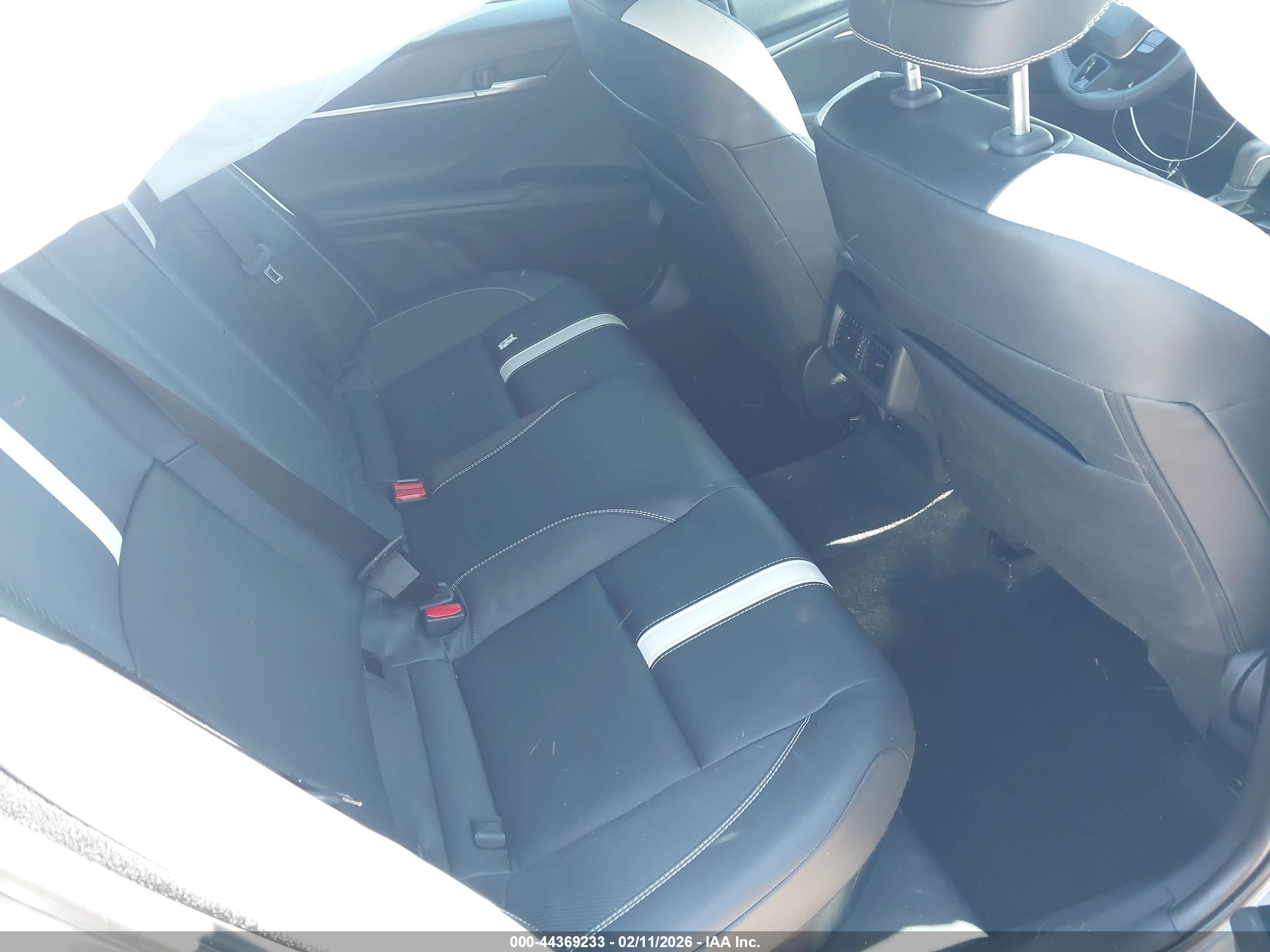 TOYOTA CAMRY image 8