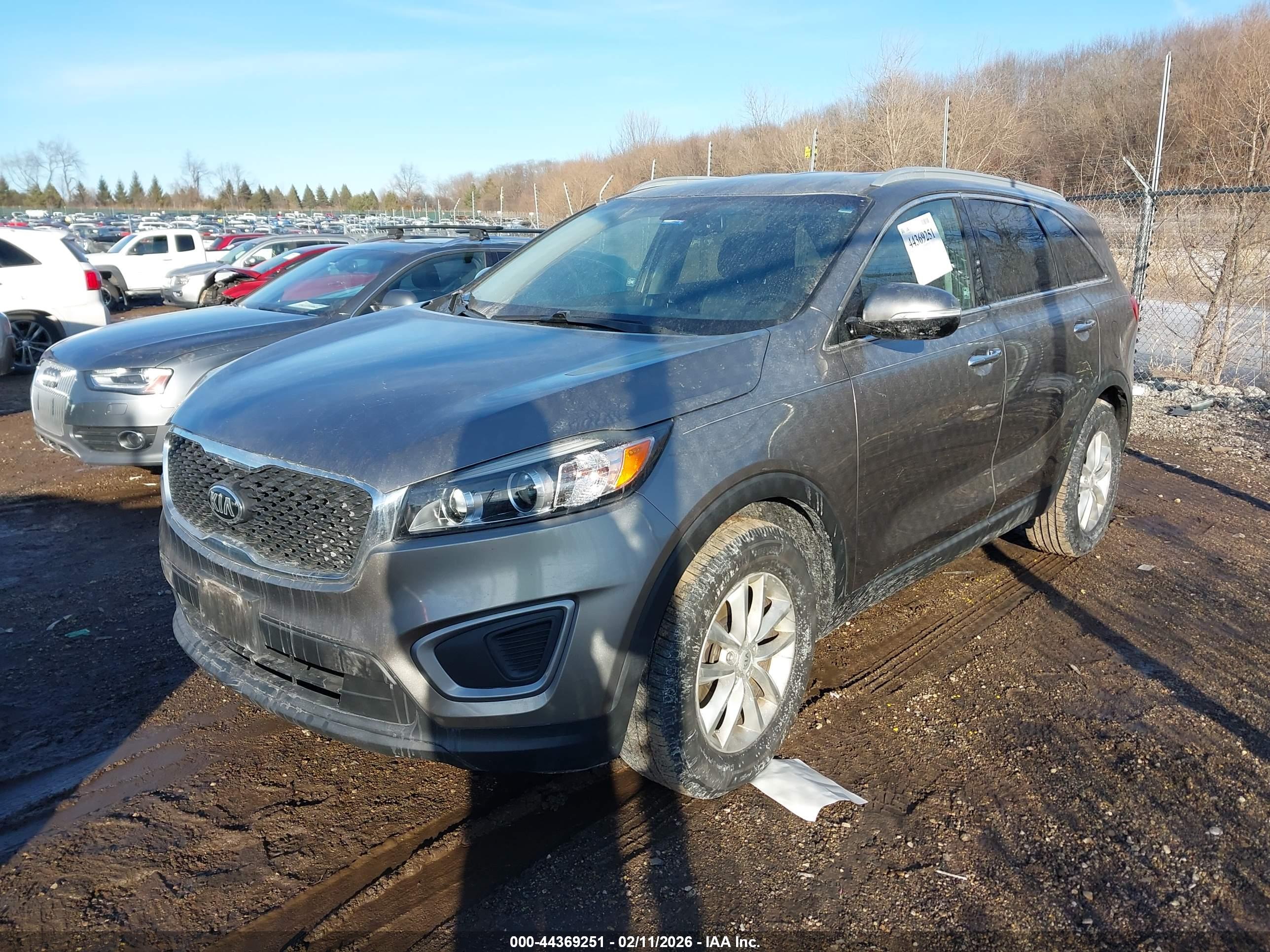 KIA SORENTO image 2