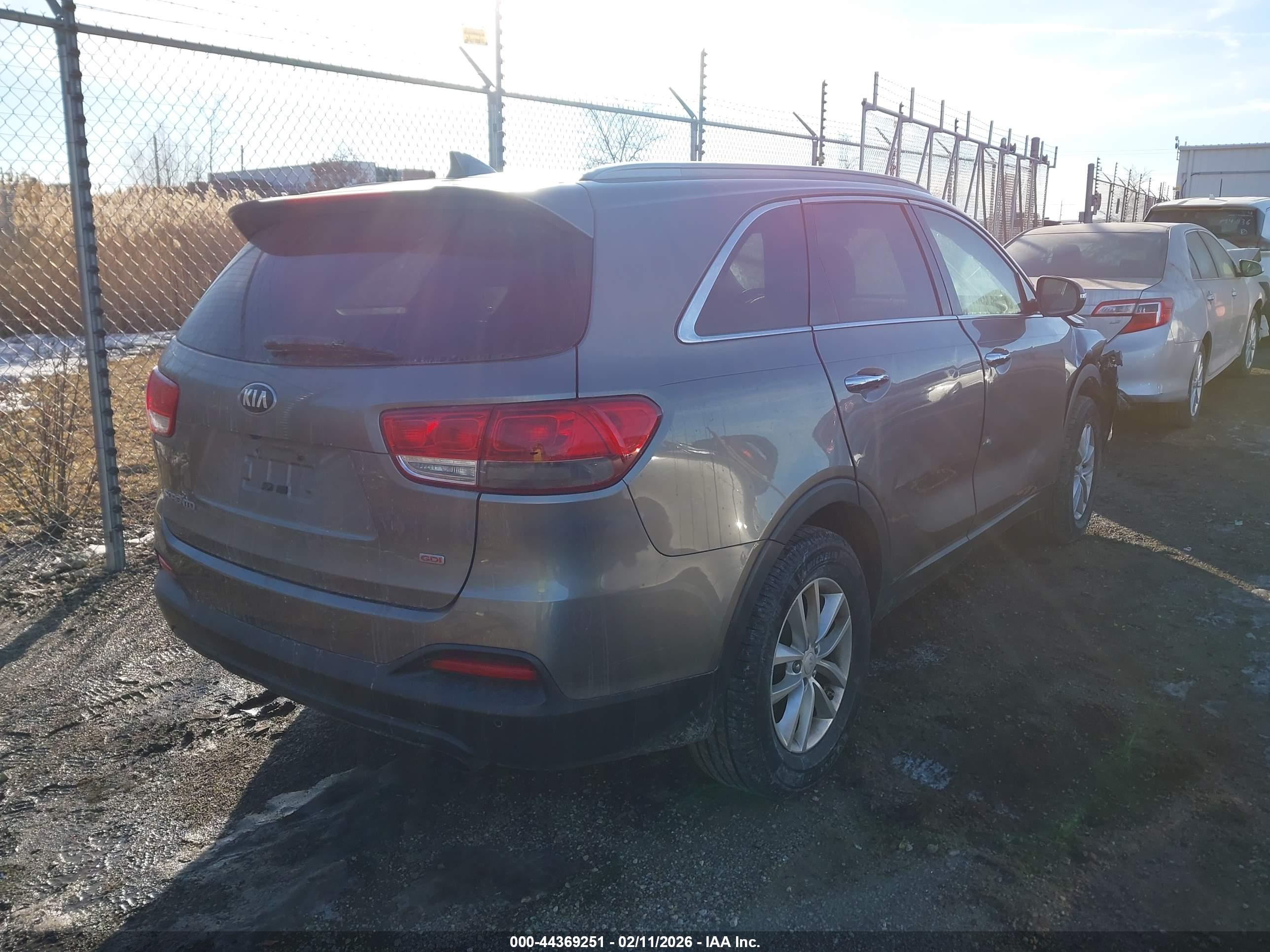 KIA SORENTO image 4