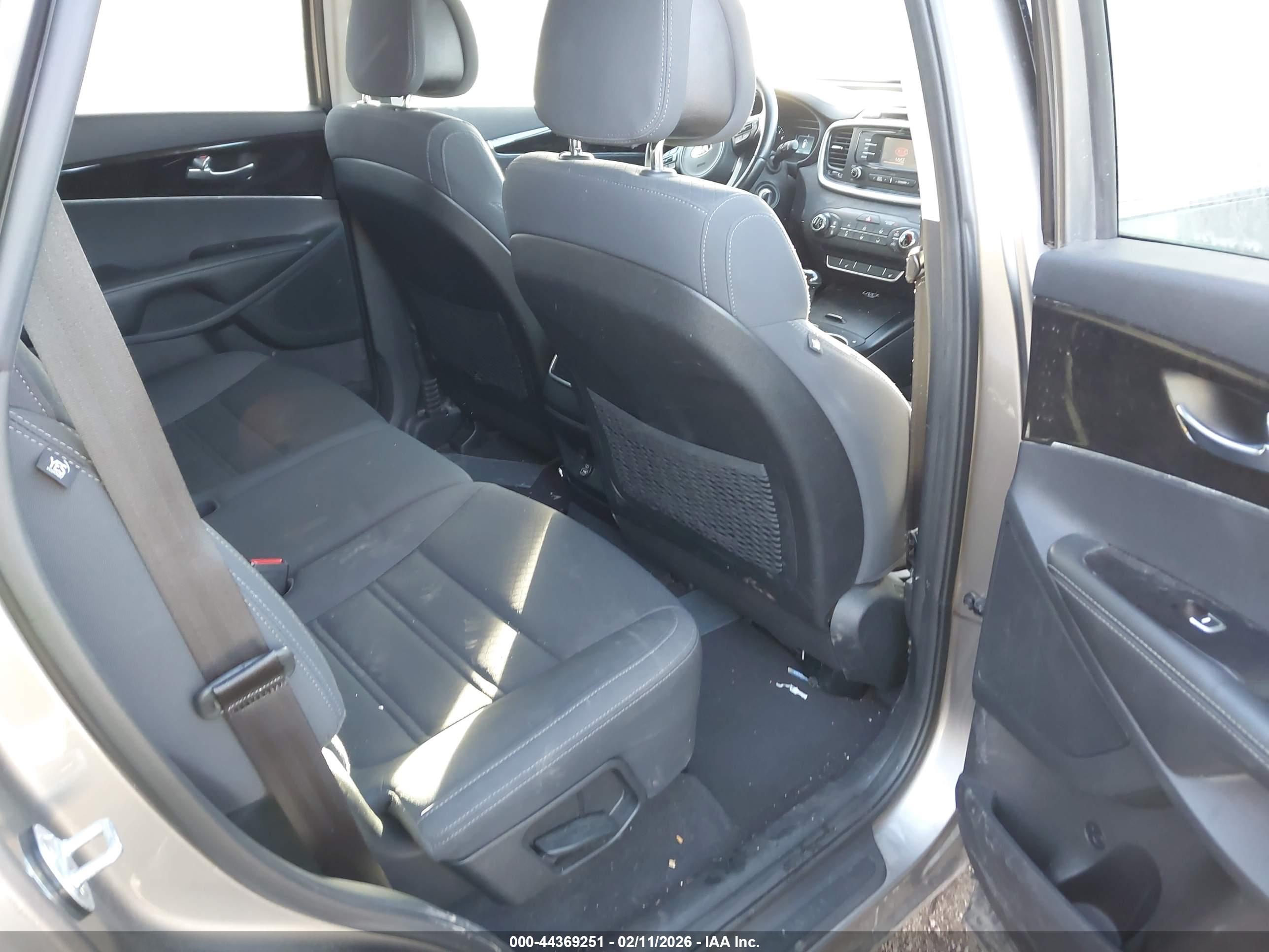 KIA SORENTO image 8