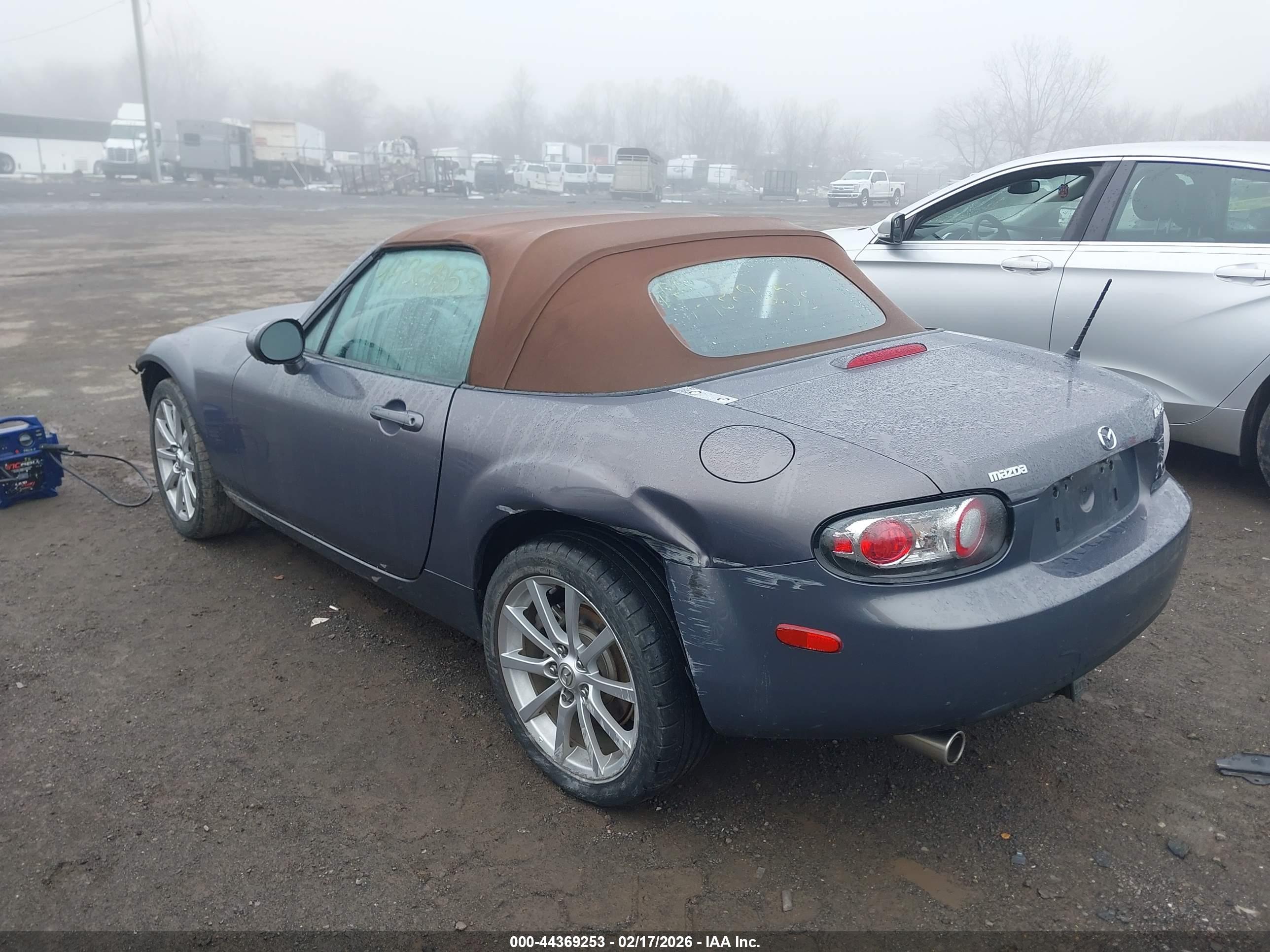 MAZDA MX-5 image 3