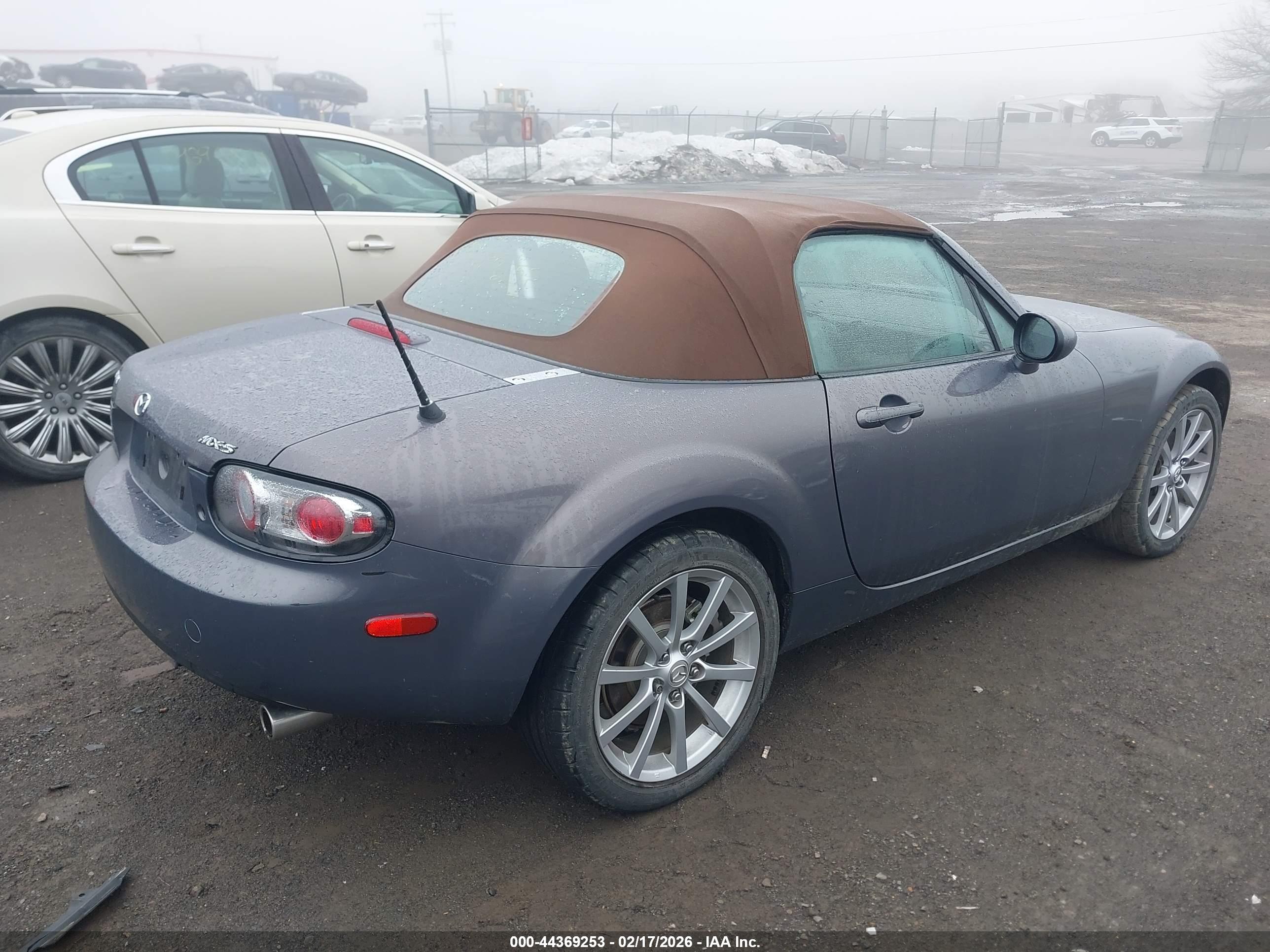MAZDA MX-5 image 4