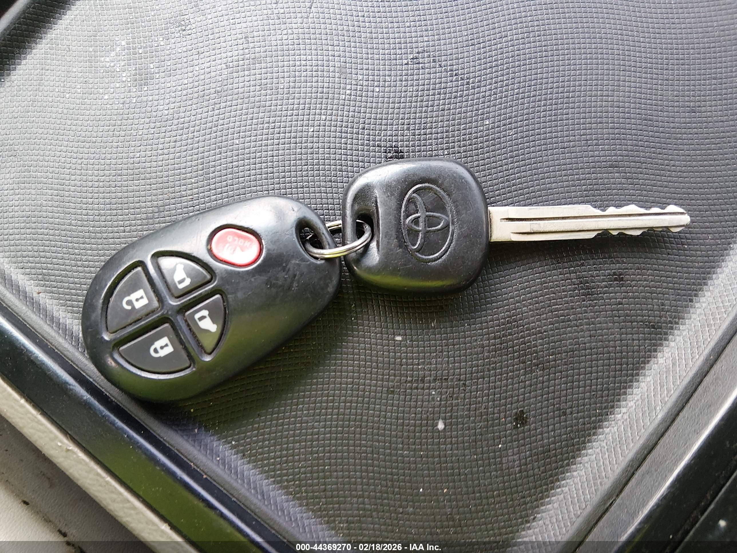 TOYOTA SIENNA image 11