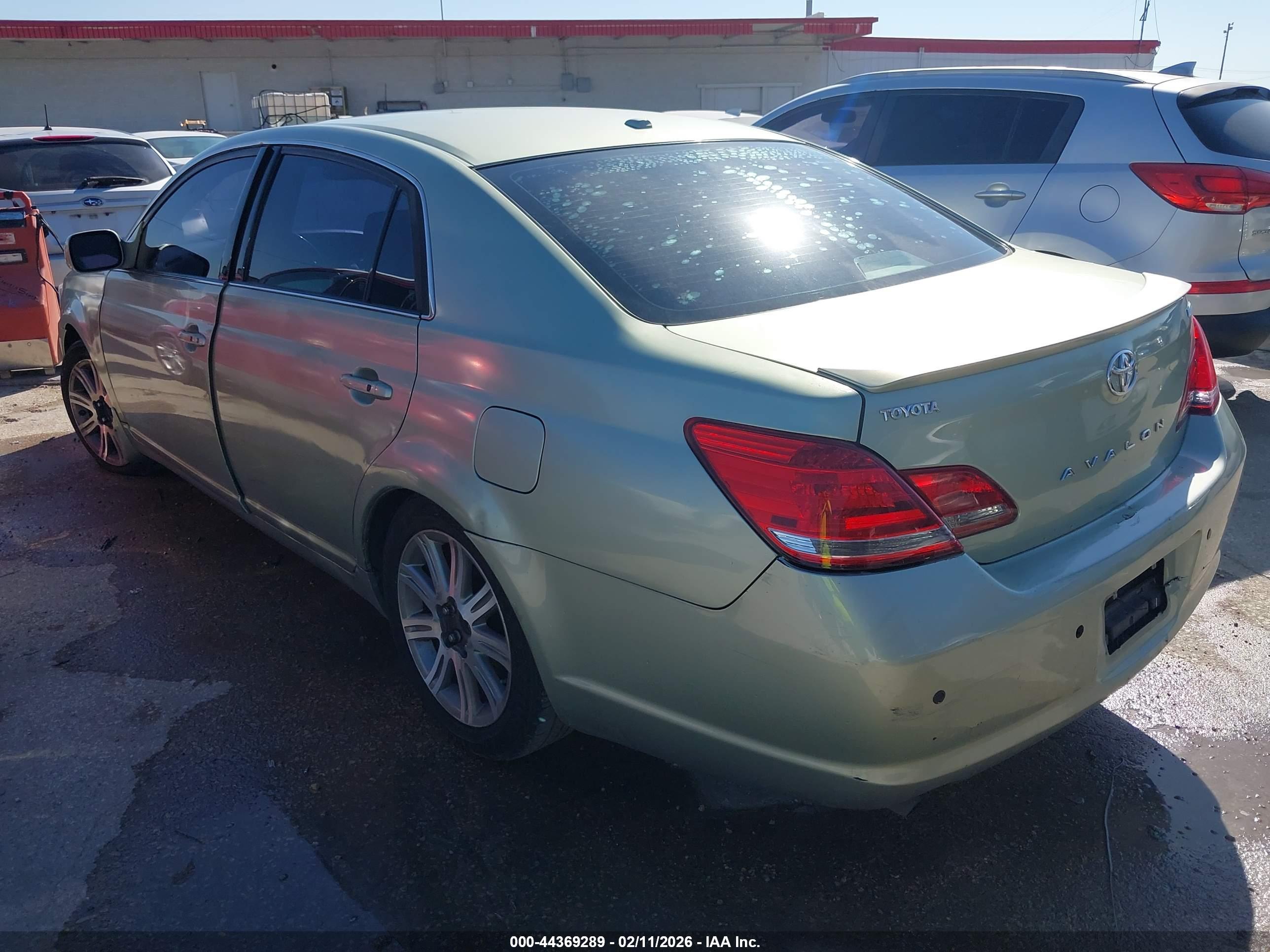 TOYOTA AVALON image 3