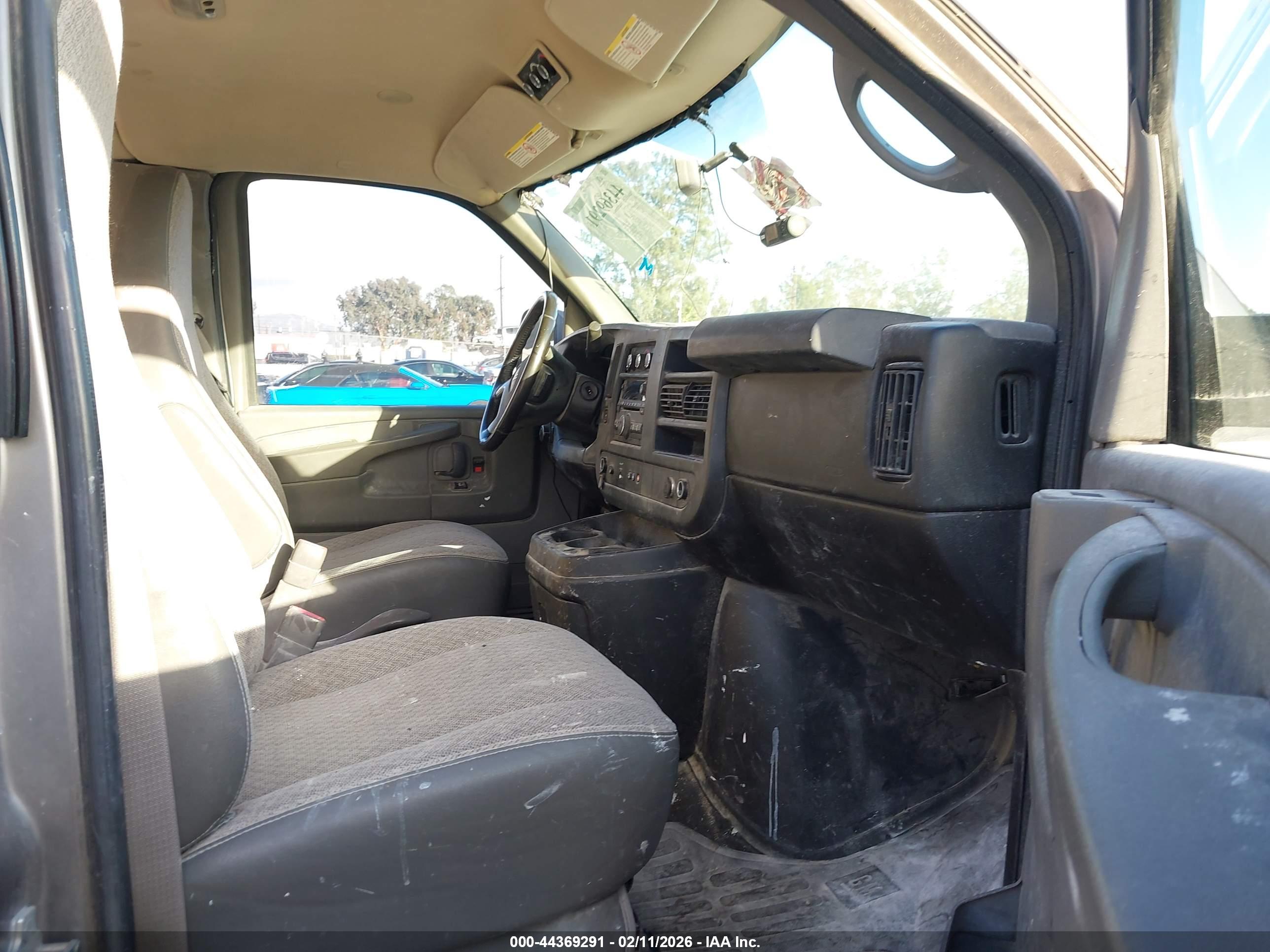 GMC SAVANA image 5
