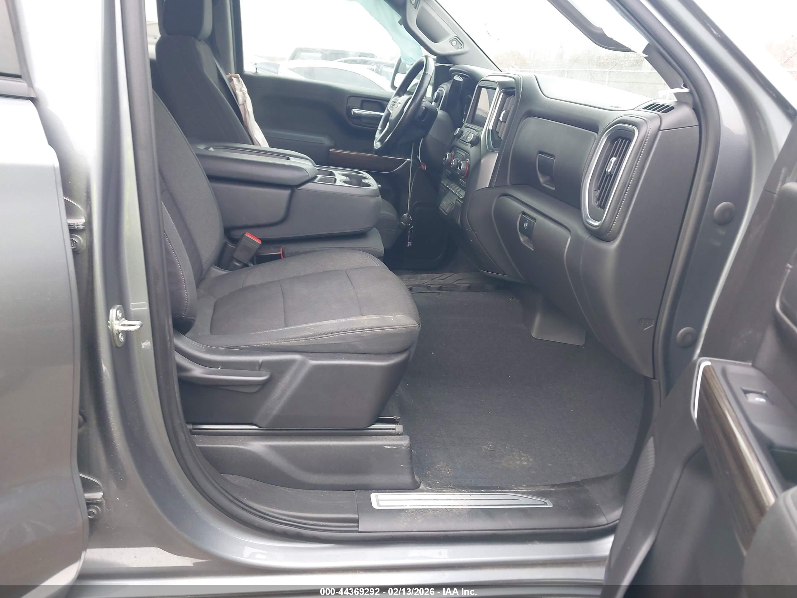 CHEVROLET SILVERADO image 5