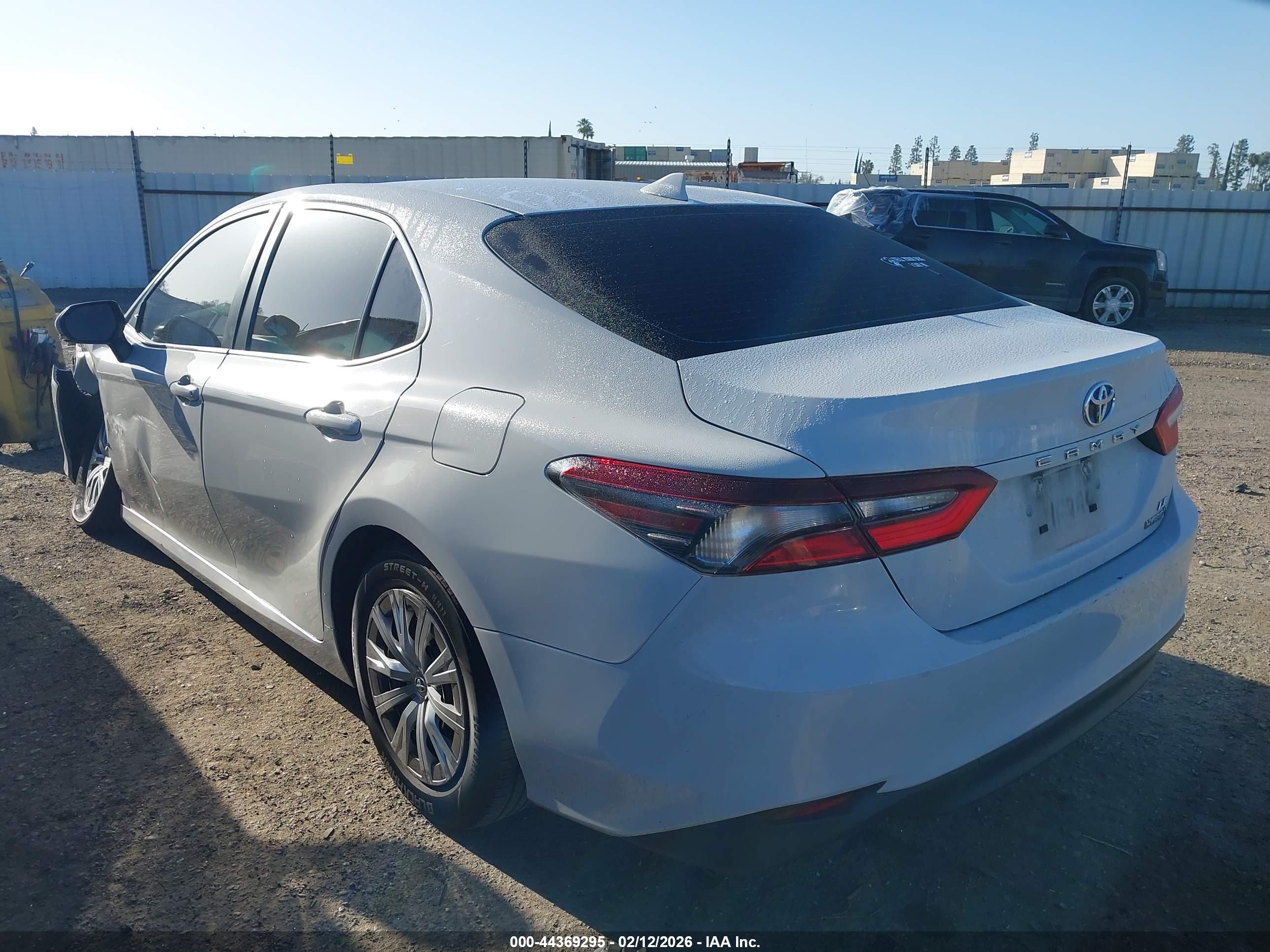 TOYOTA CAMRY image 3