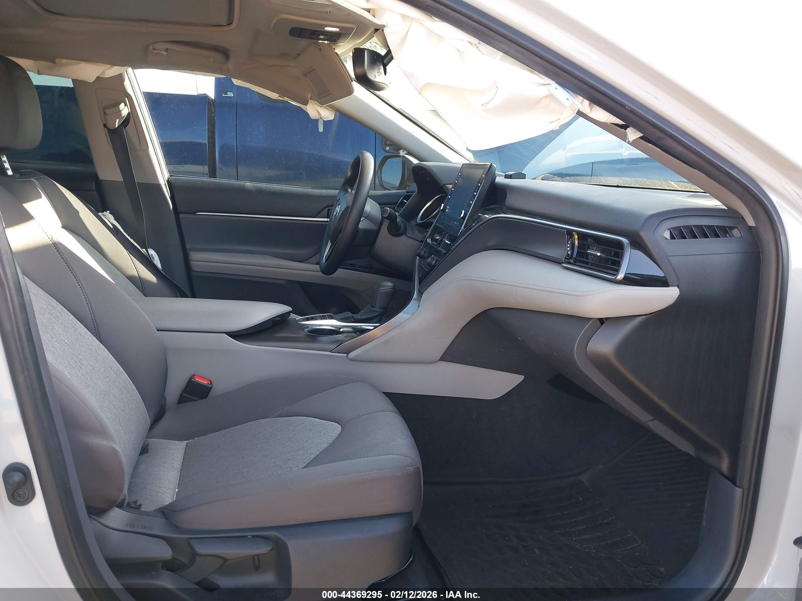 TOYOTA CAMRY image 5
