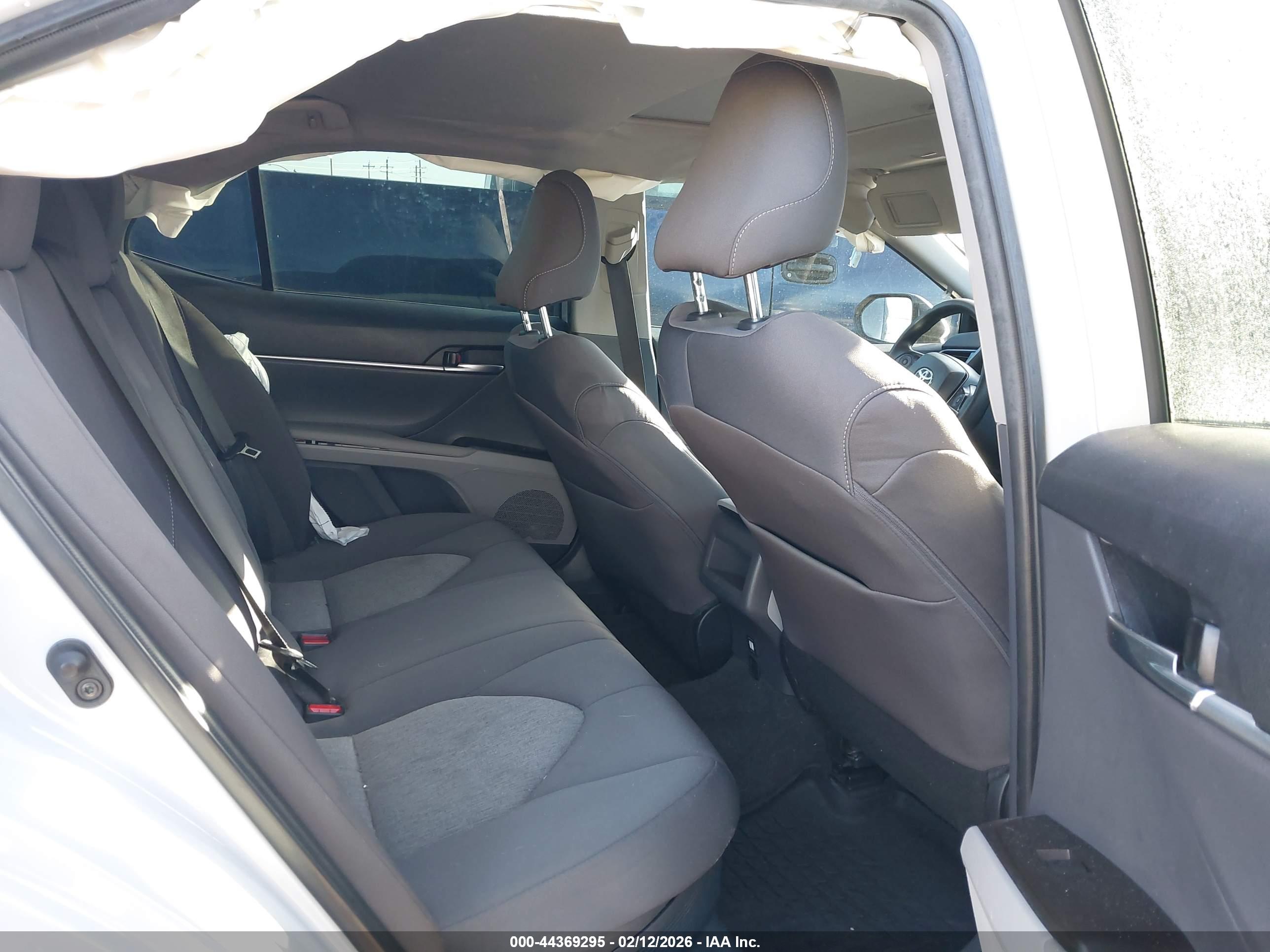 TOYOTA CAMRY image 8