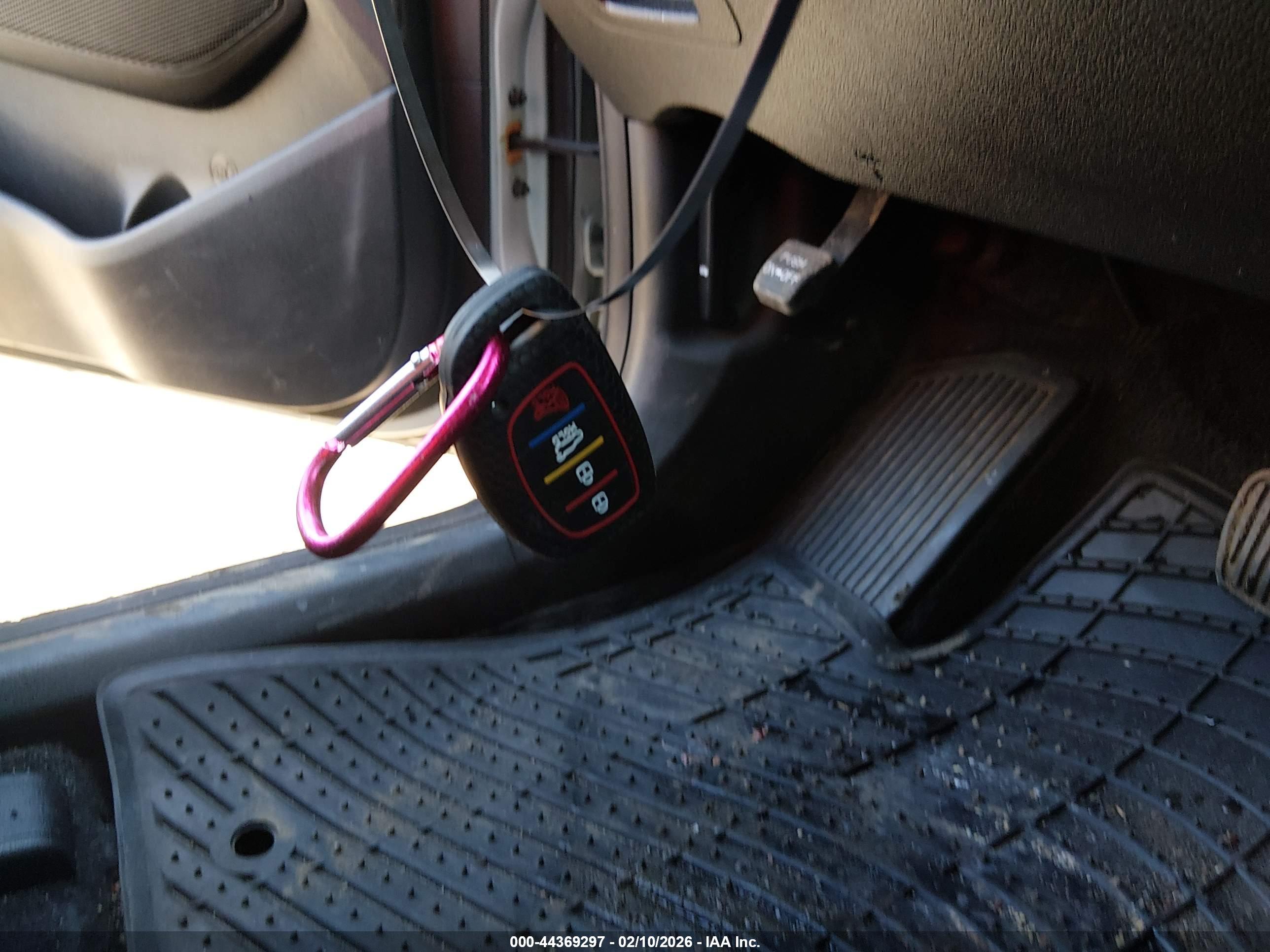 HYUNDAI TUCSON image 11