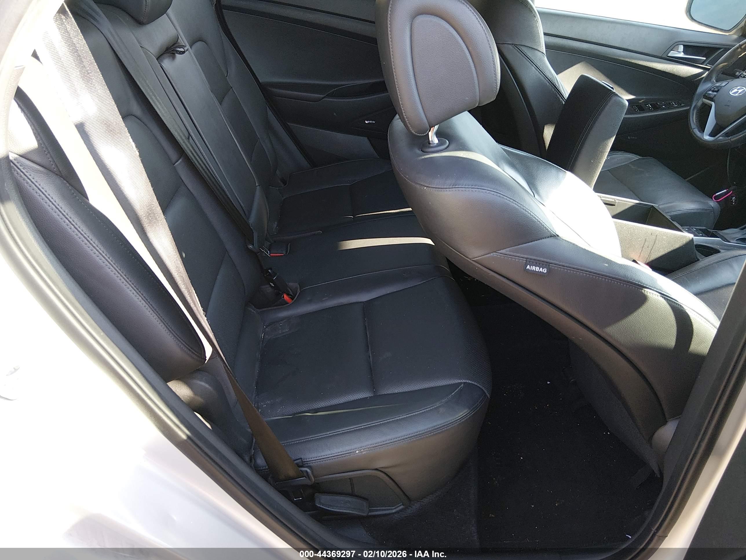 HYUNDAI TUCSON image 8