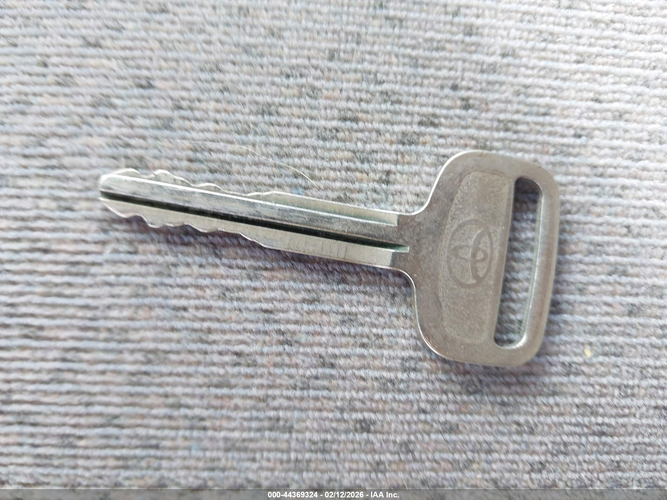 TOYOTA CAMRY image 11