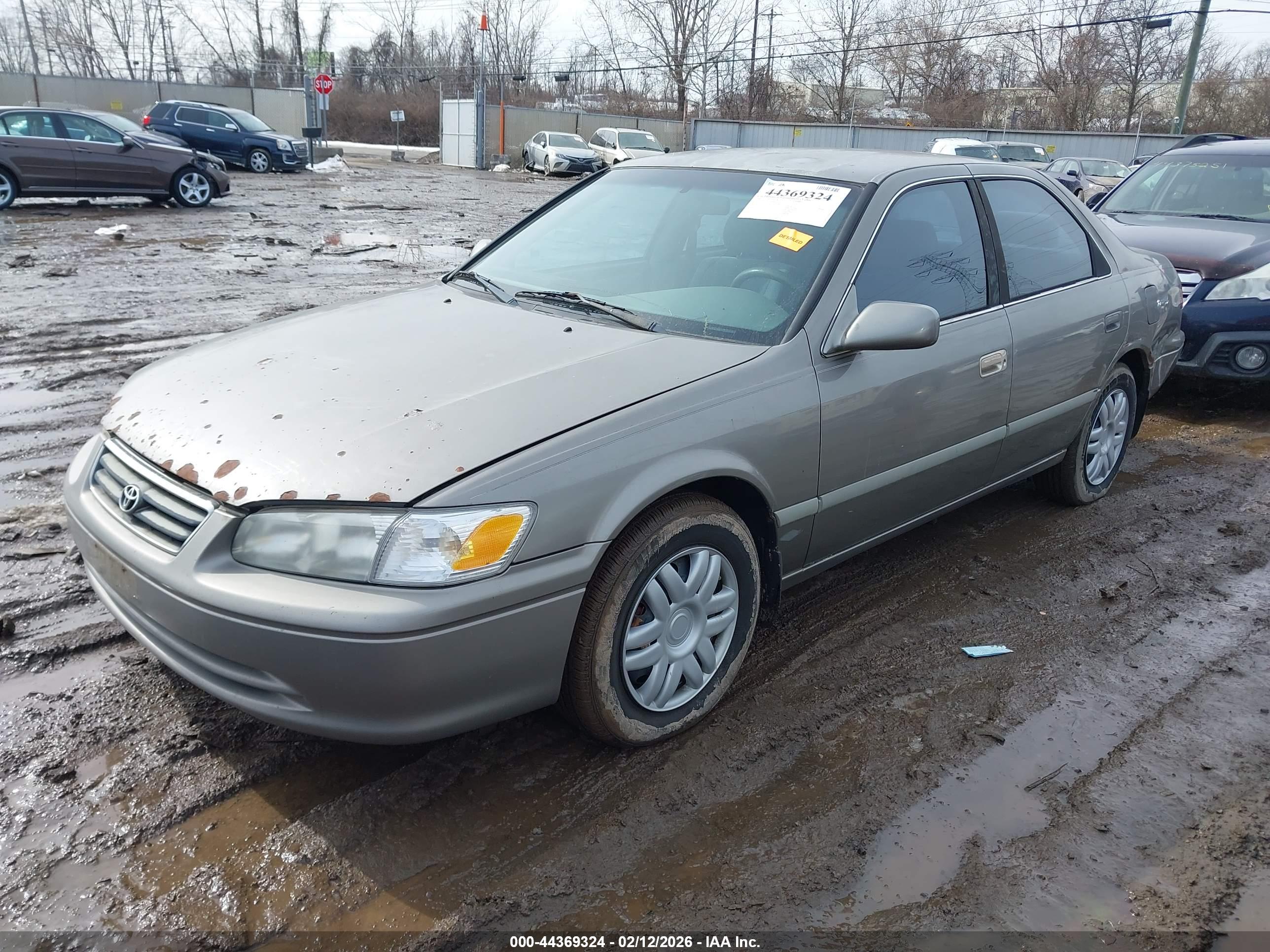 TOYOTA CAMRY image 2