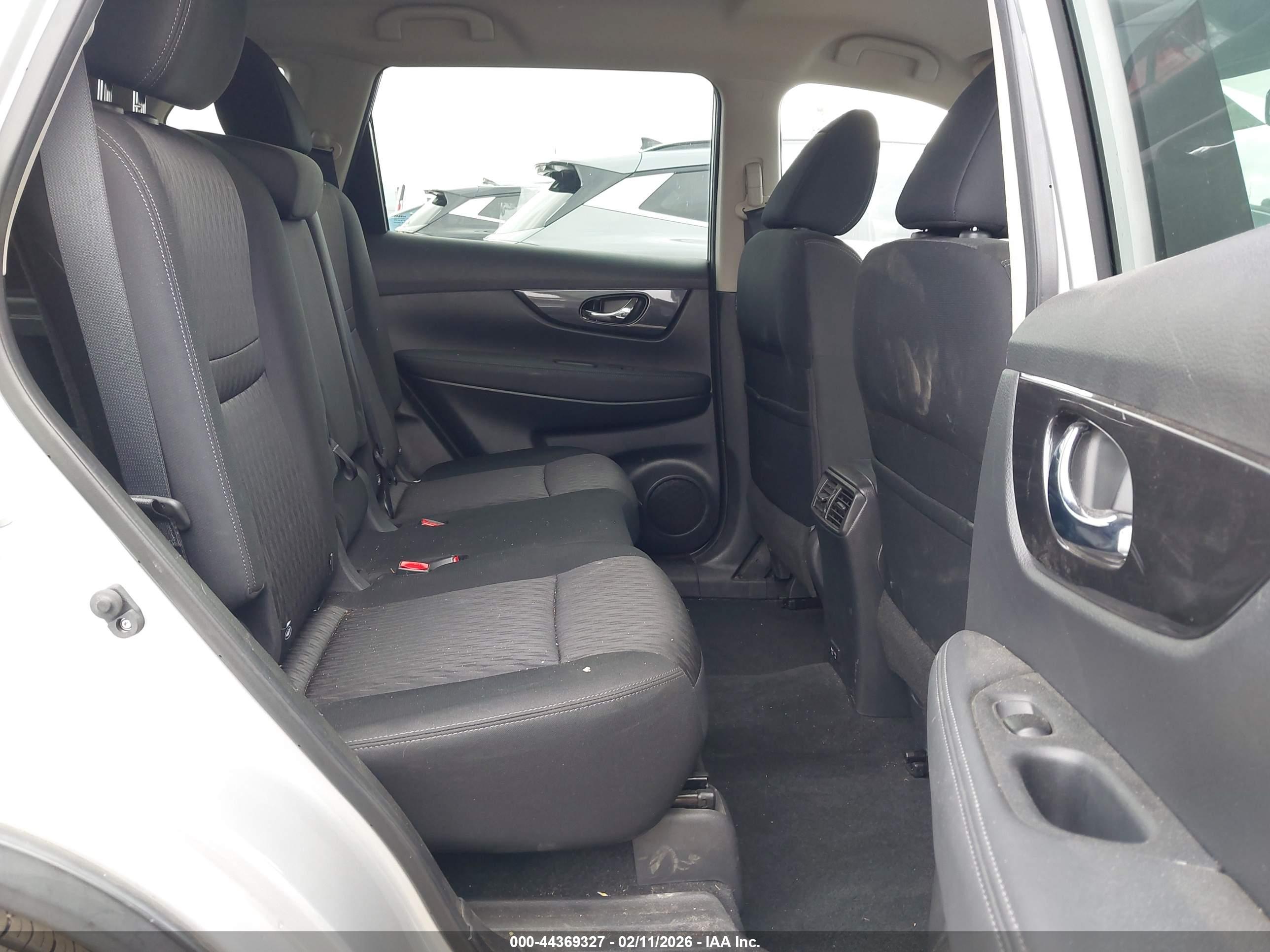 NISSAN ROGUE image 8