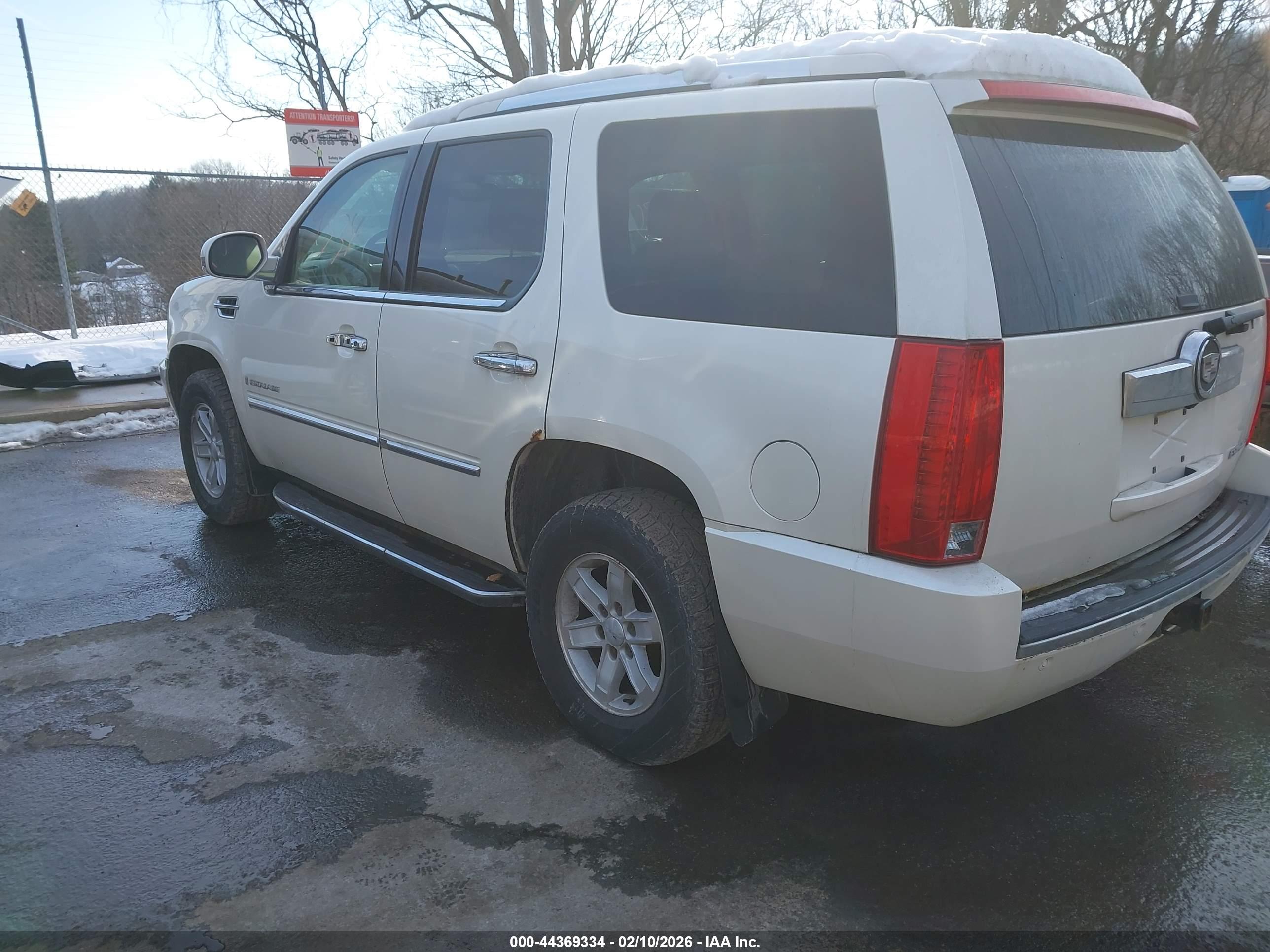 CADILLAC ESCALADE image 3