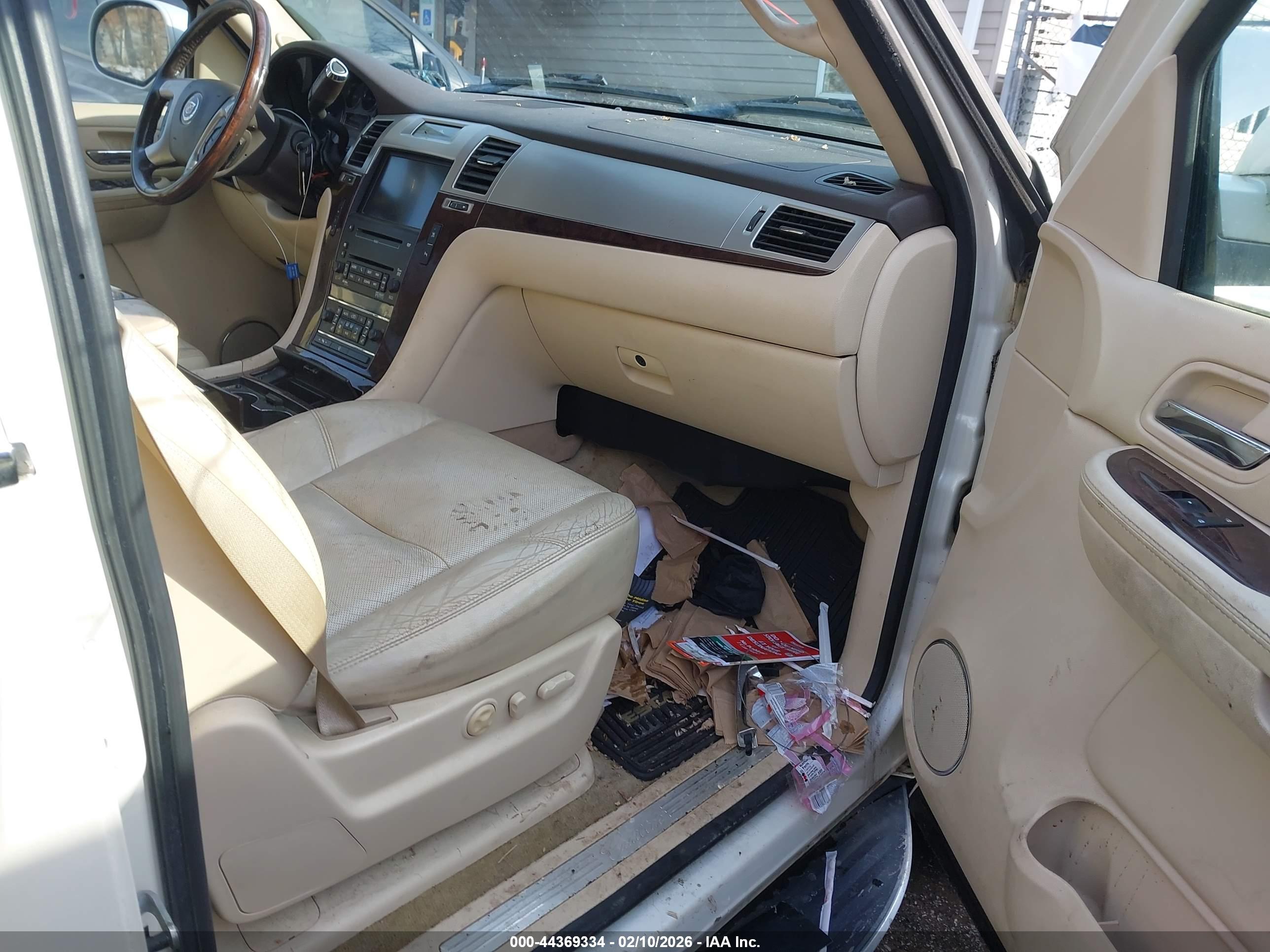 CADILLAC ESCALADE image 5