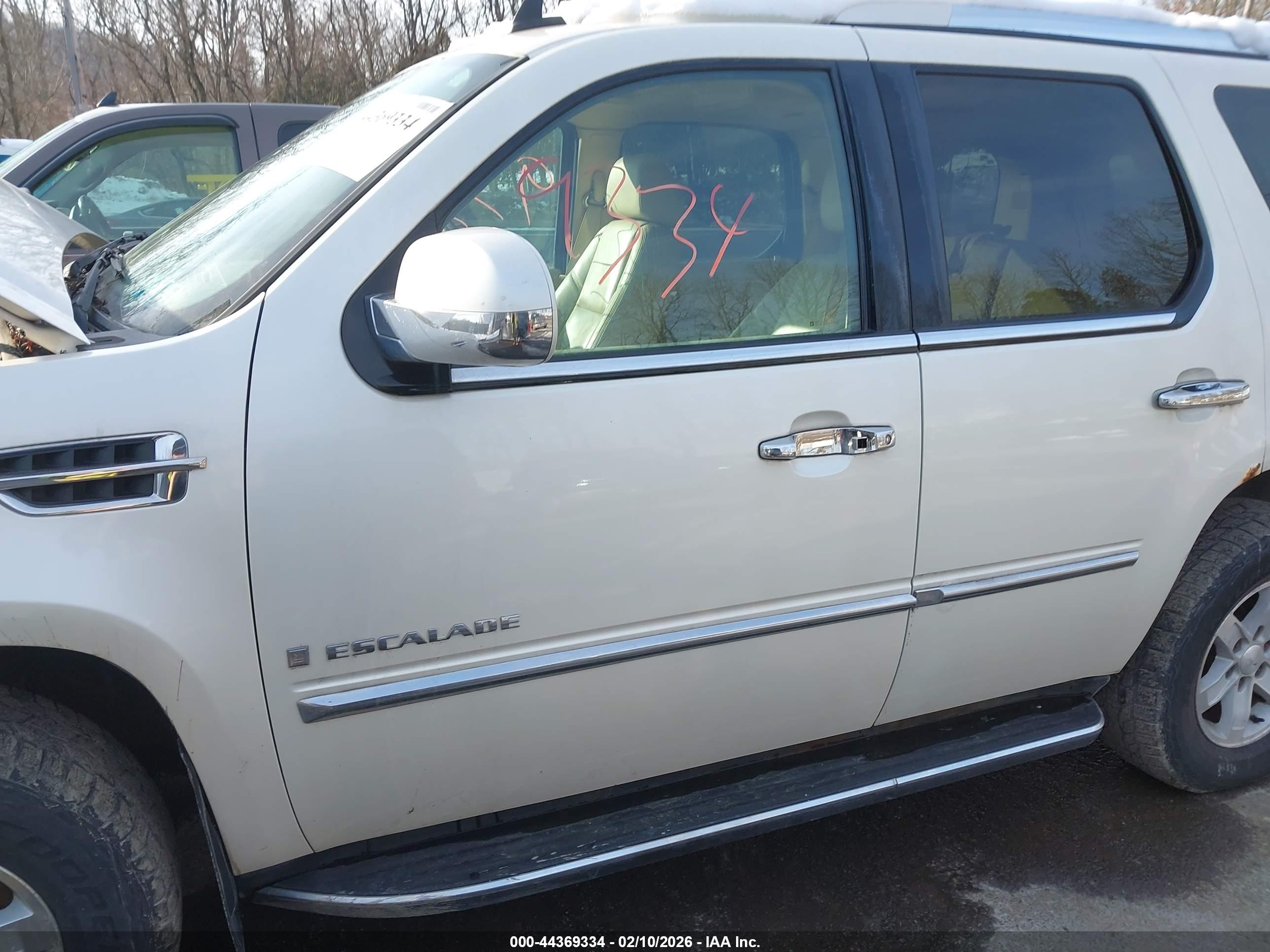 CADILLAC ESCALADE image 6
