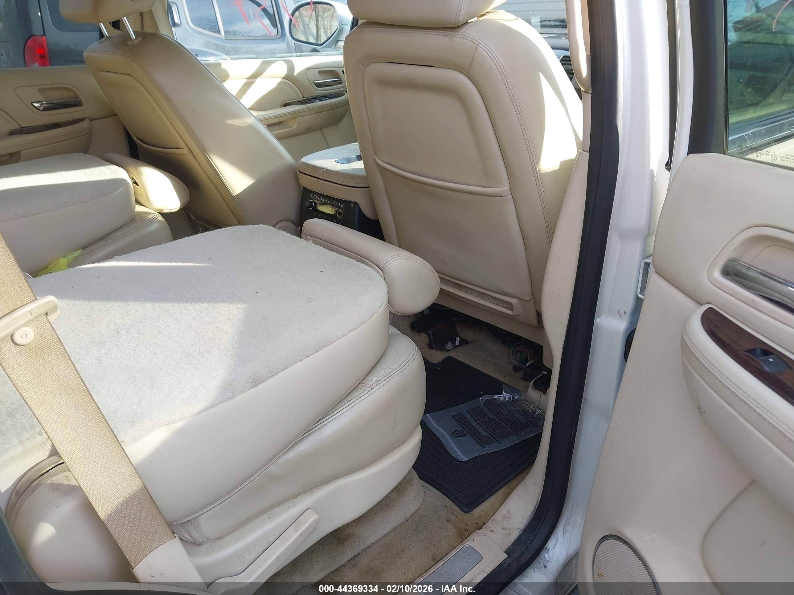 CADILLAC ESCALADE image 8