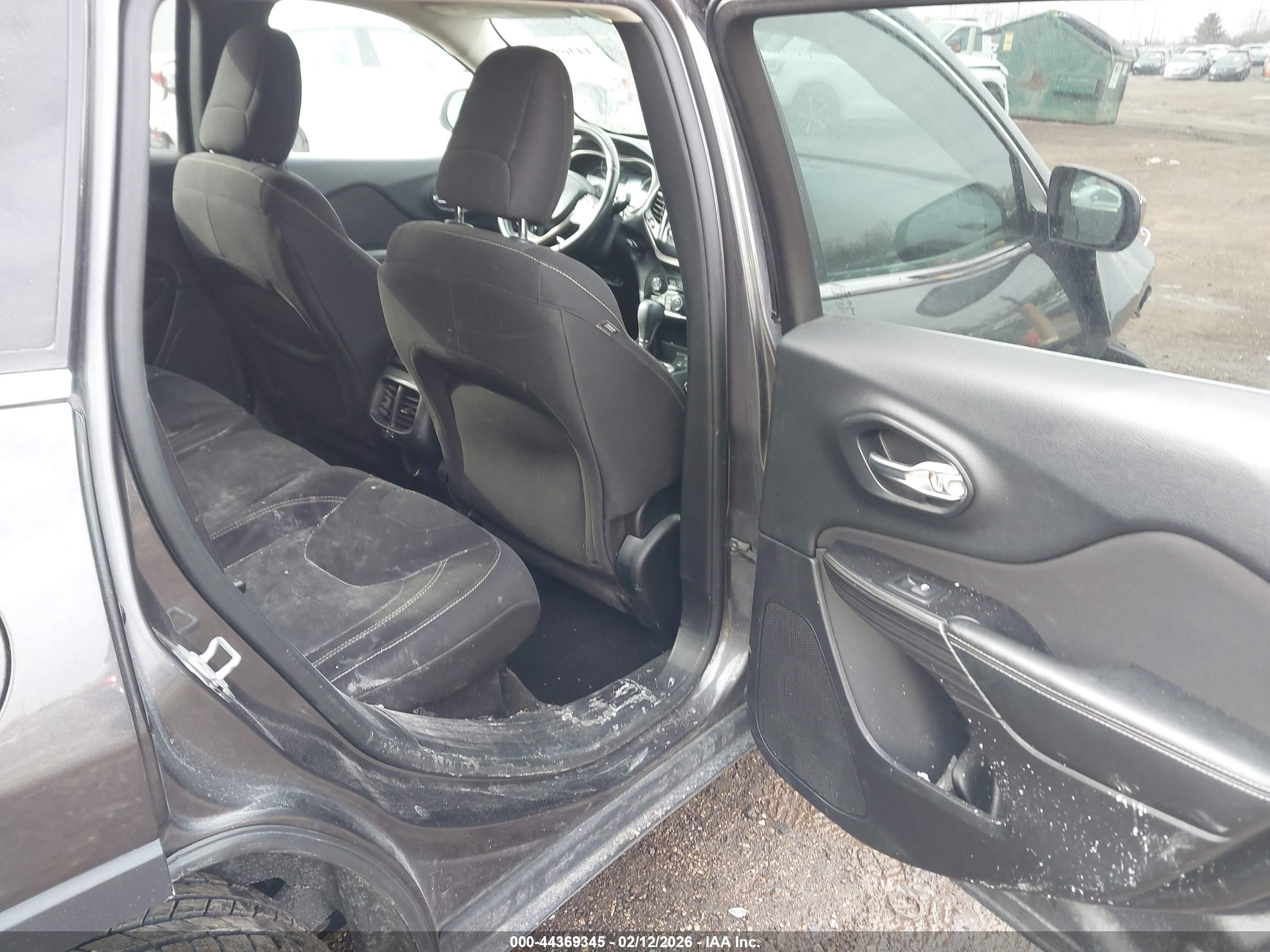 JEEP CHEROKEE image 8