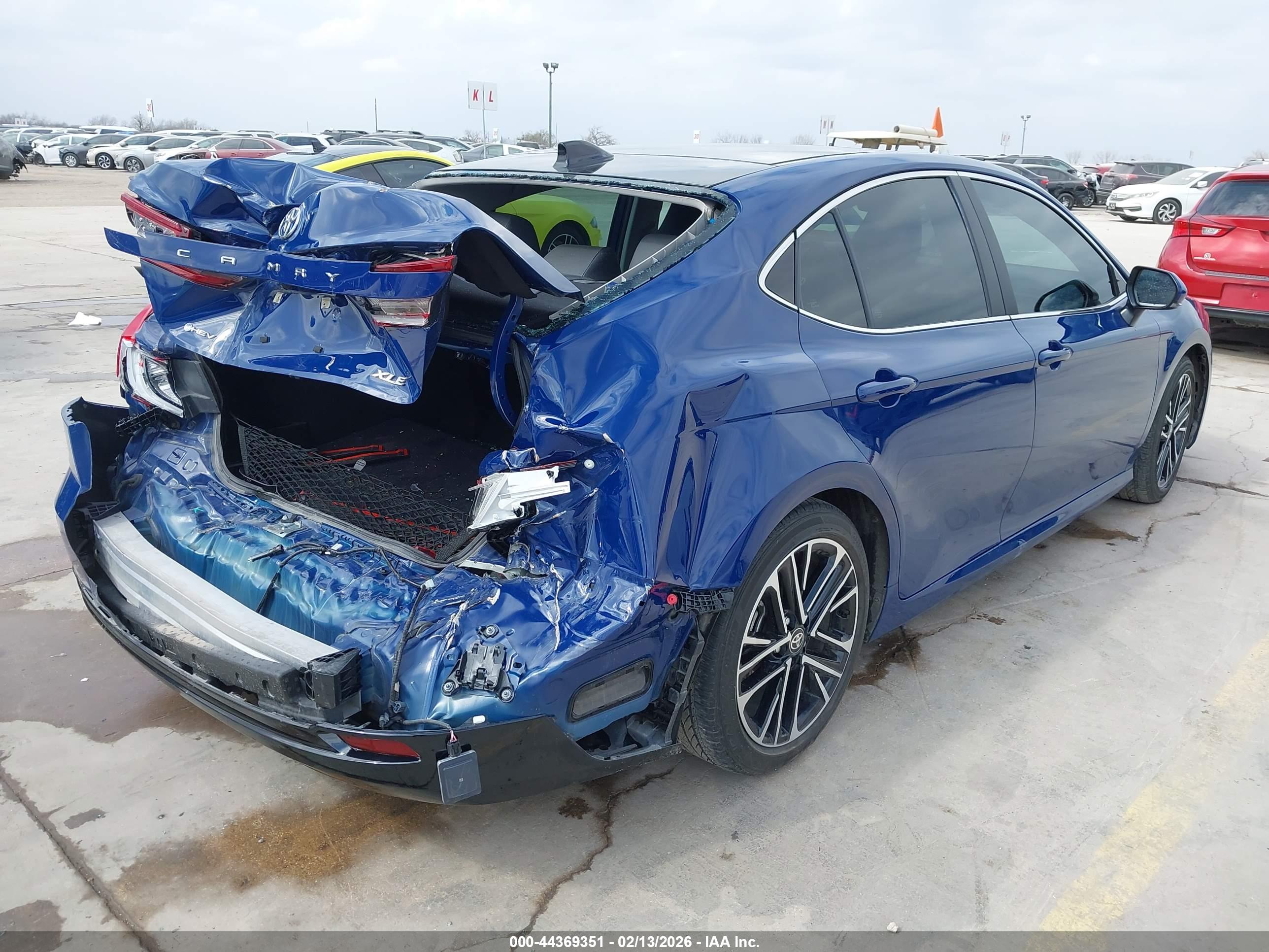 TOYOTA CAMRY image 4