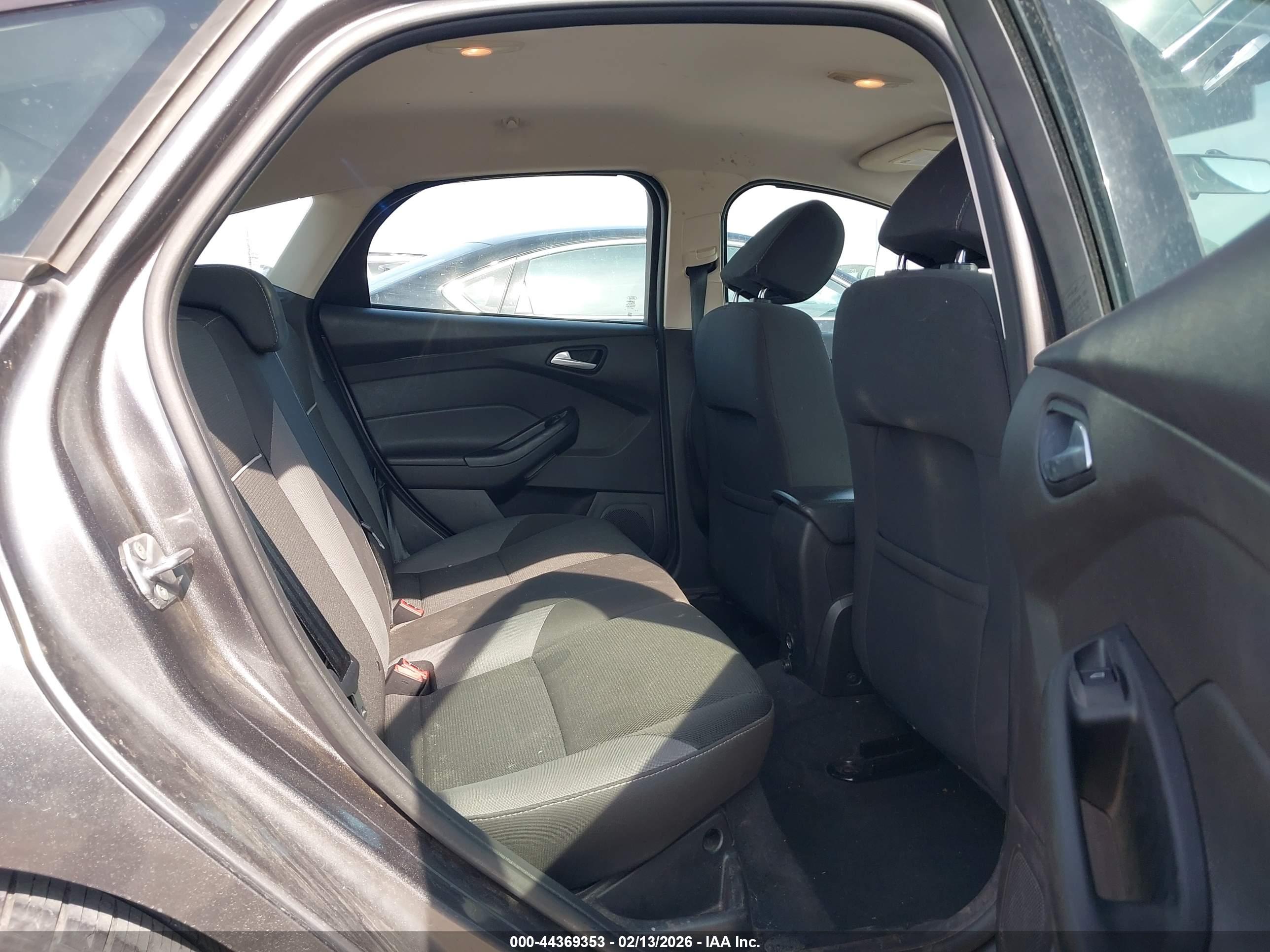 FORD FOCUS image 8