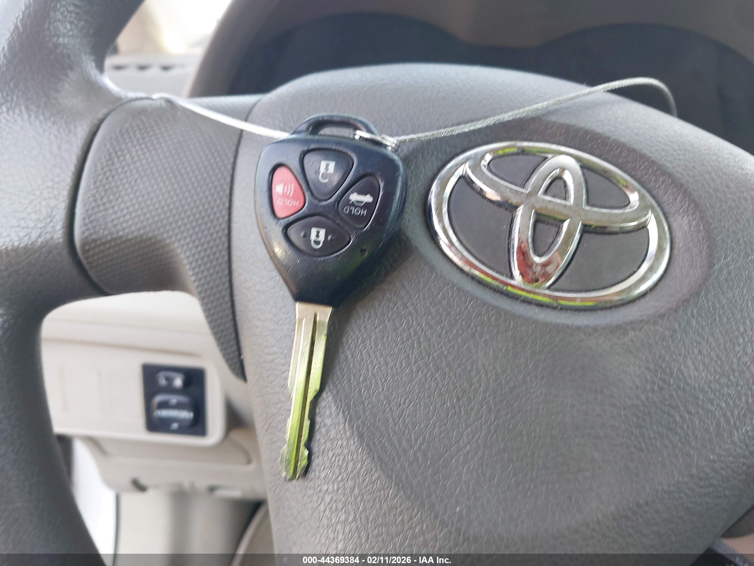 TOYOTA COROLLA image 11