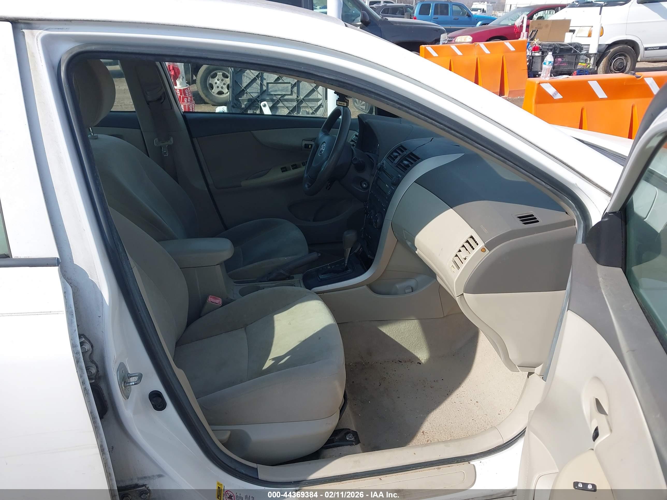 TOYOTA COROLLA image 5