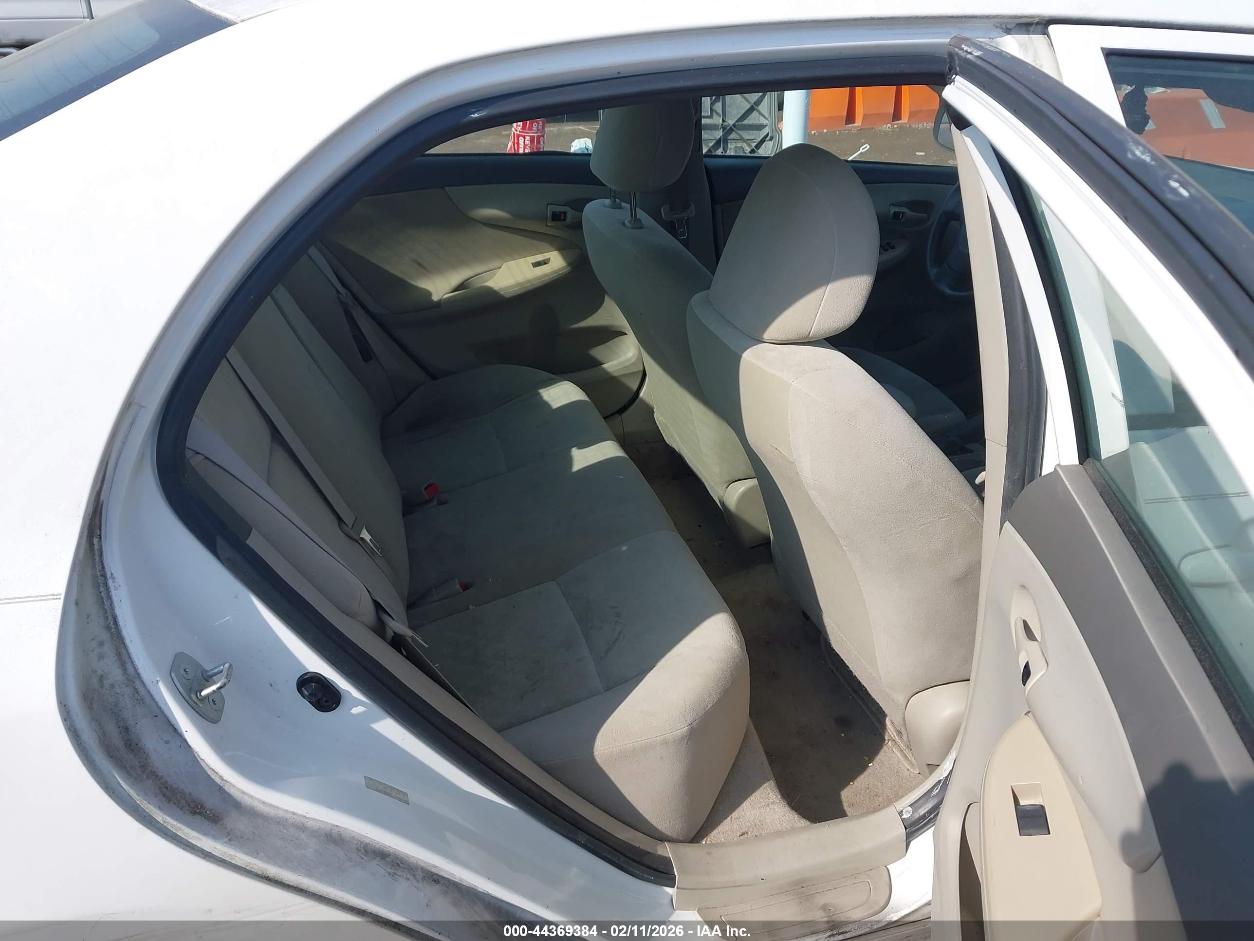 TOYOTA COROLLA image 8