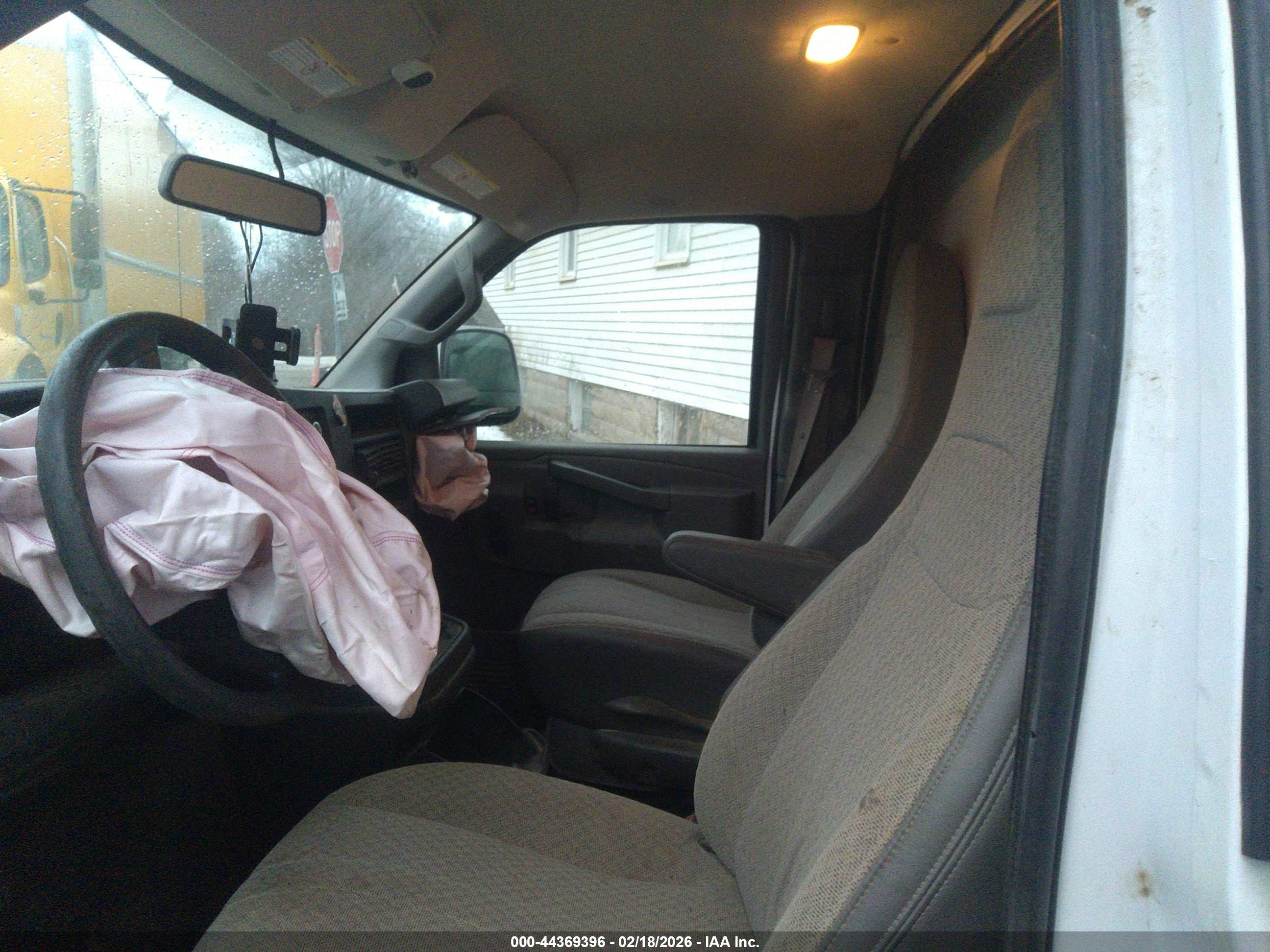 CHEVROLET EXPRESS image 5