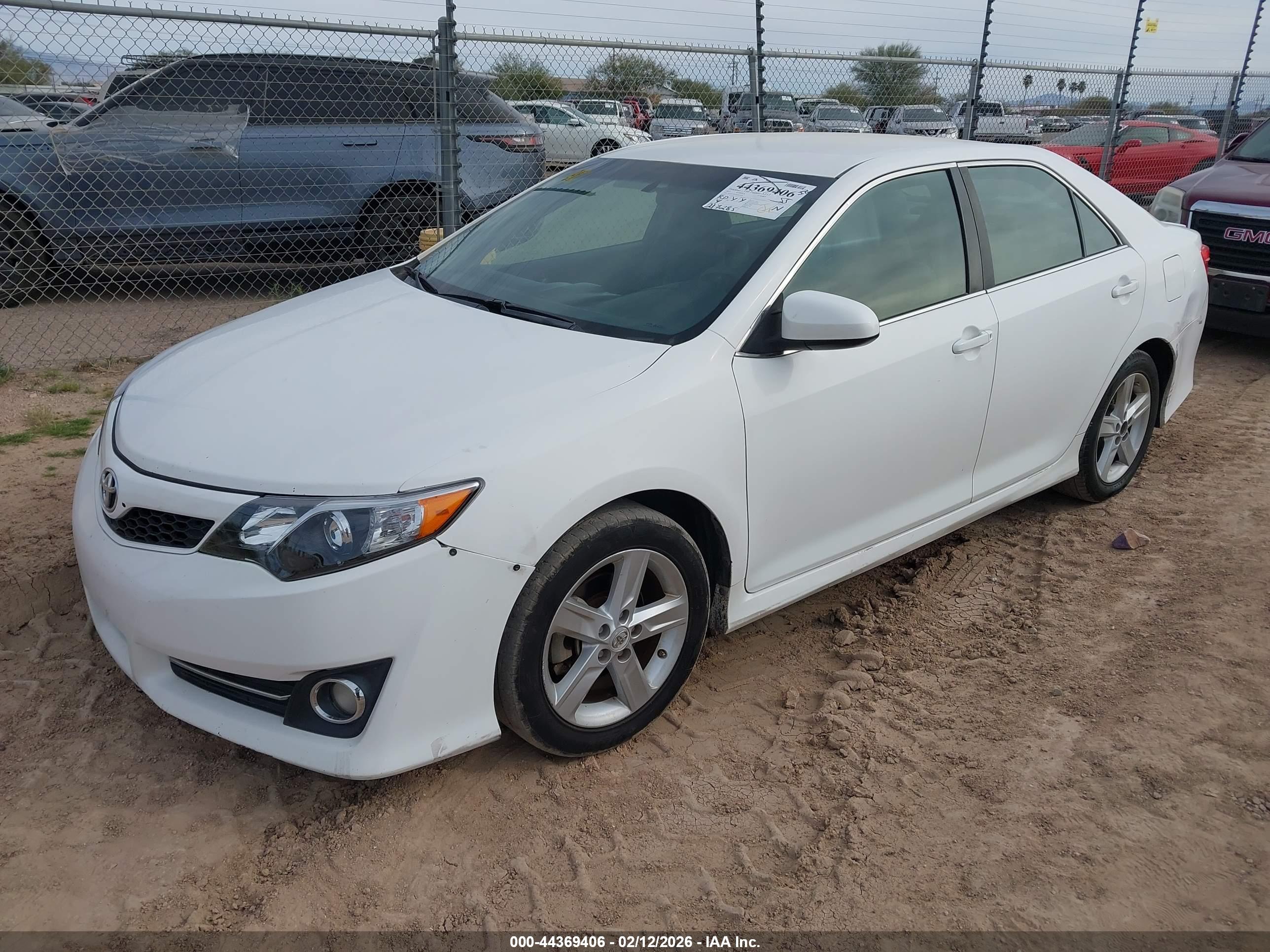 TOYOTA CAMRY image 2