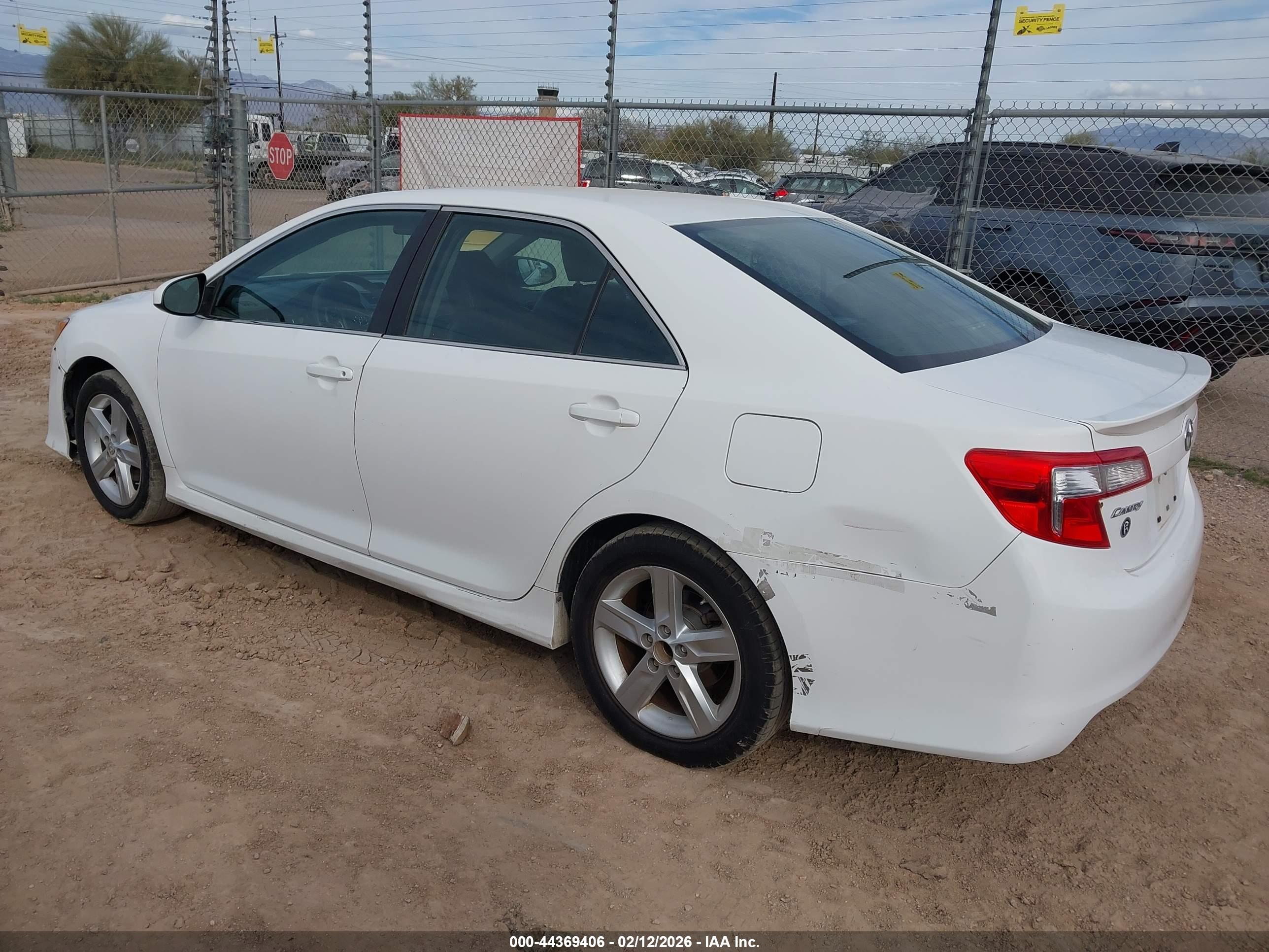 TOYOTA CAMRY image 3