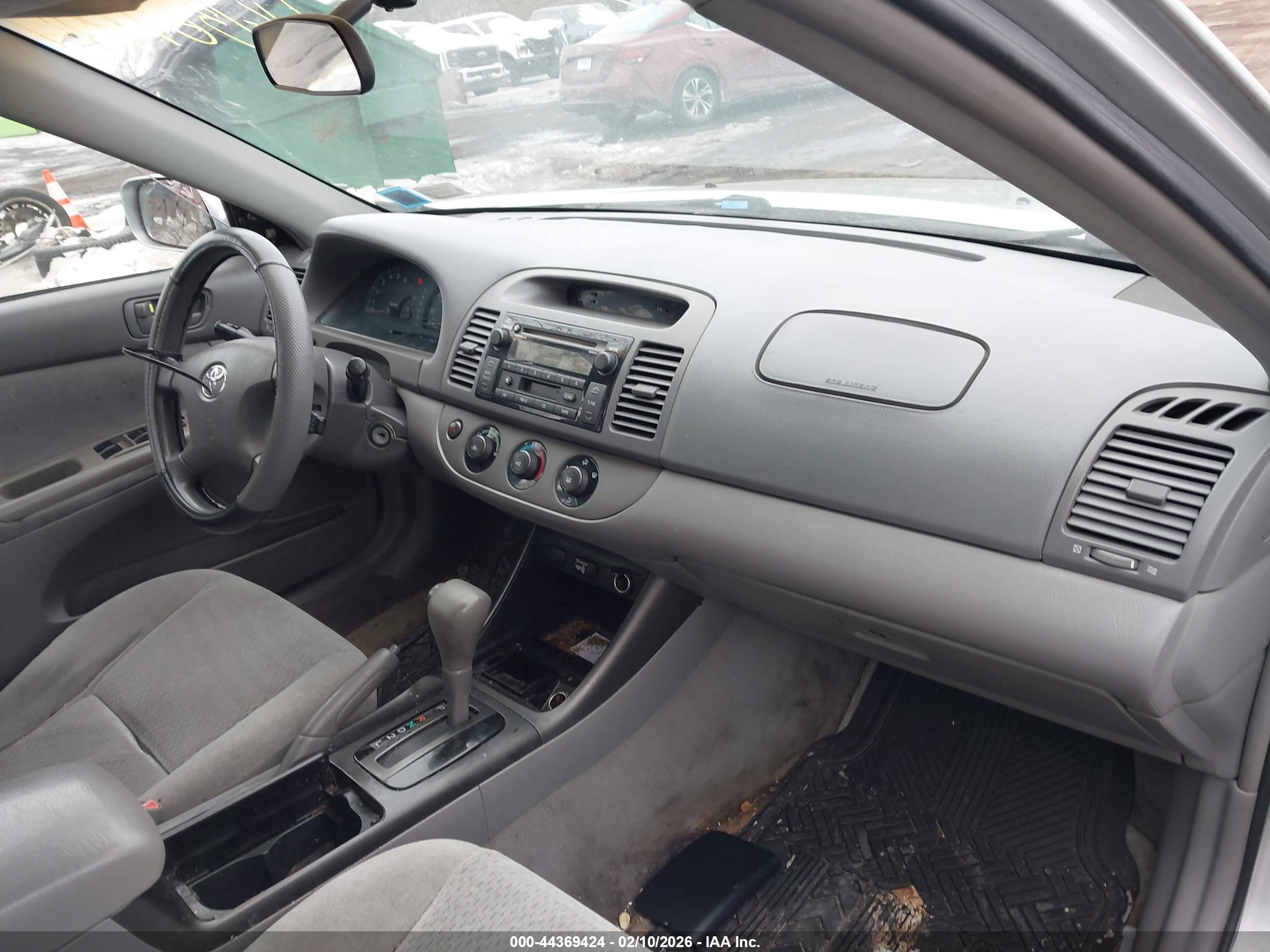 TOYOTA CAMRY image 5