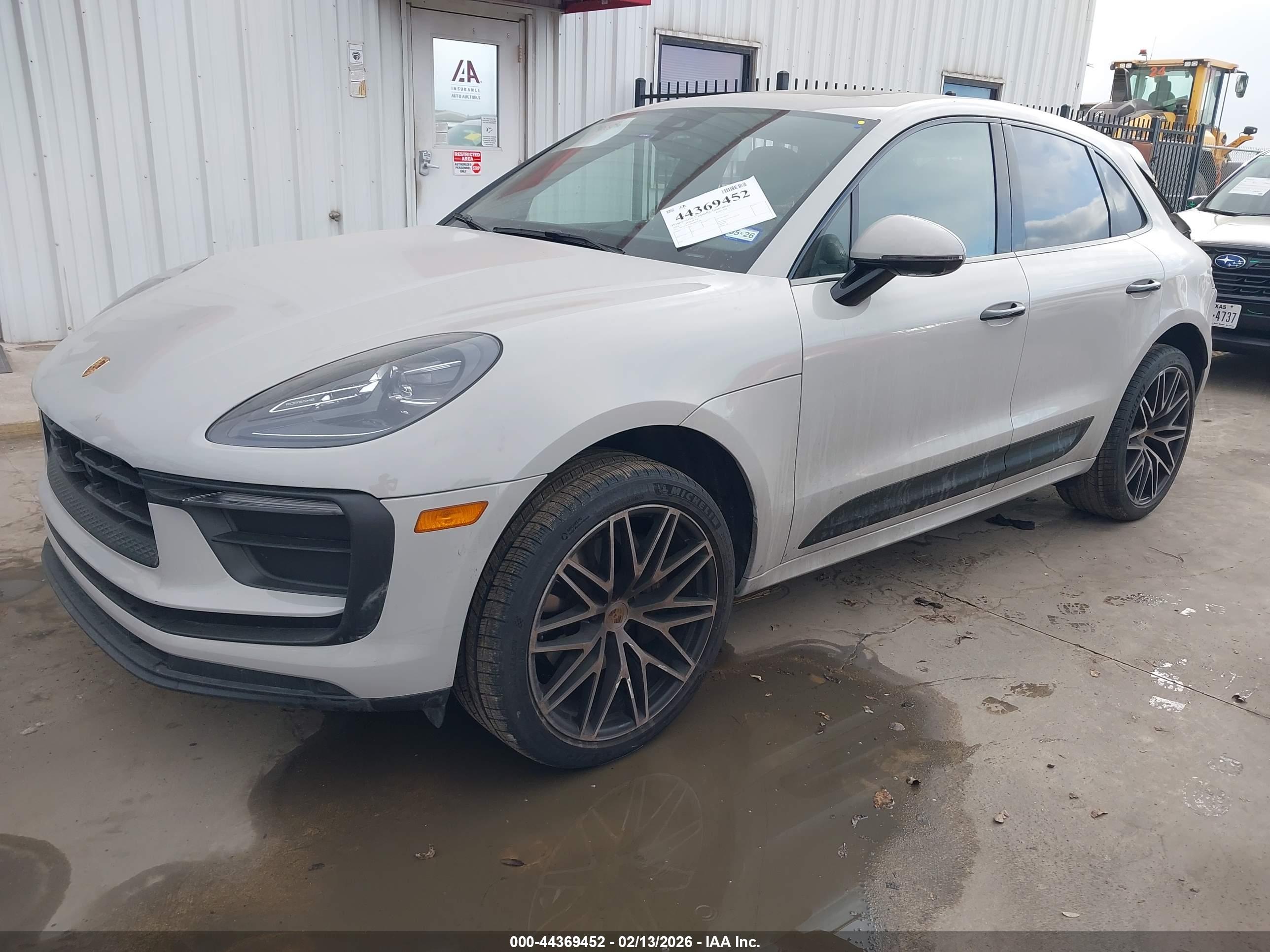 PORSCHE MACAN image 2