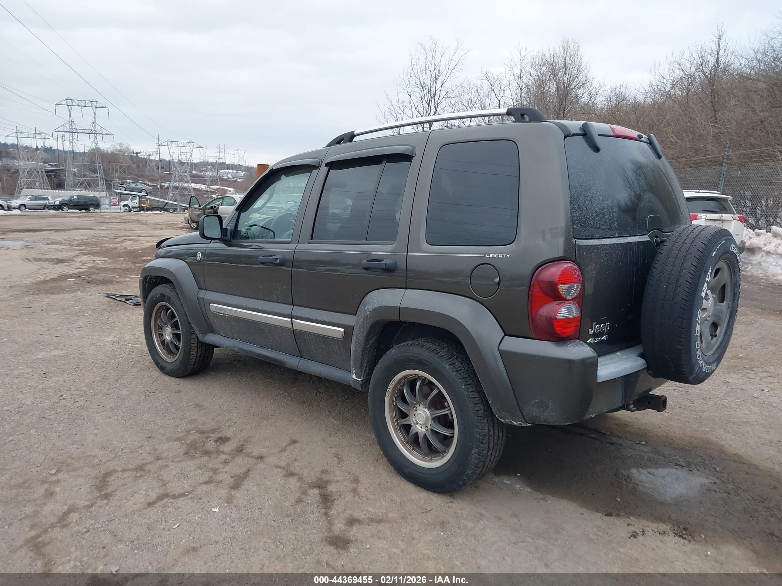 JEEP LIBERTY image 3
