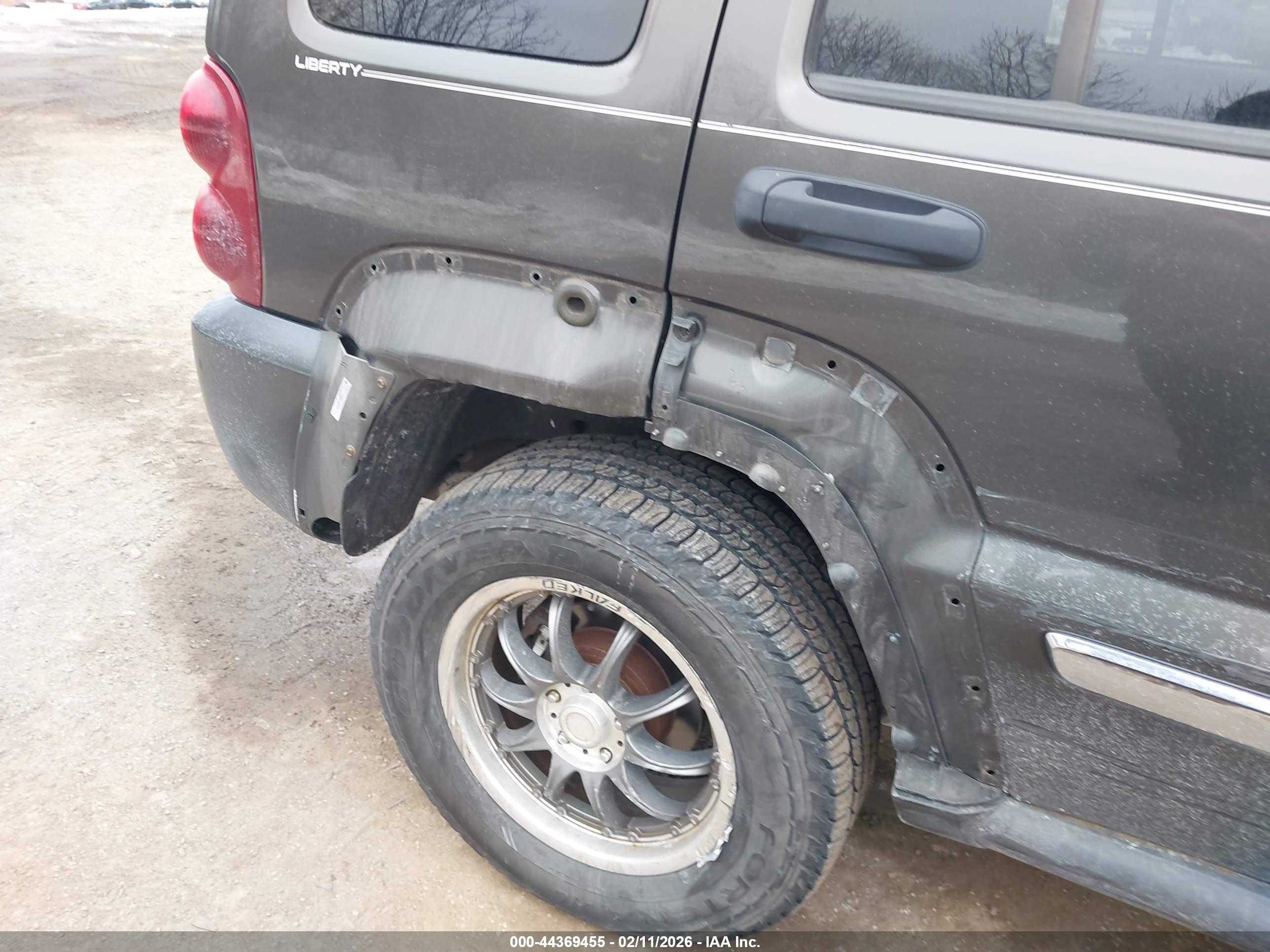 JEEP LIBERTY image 6