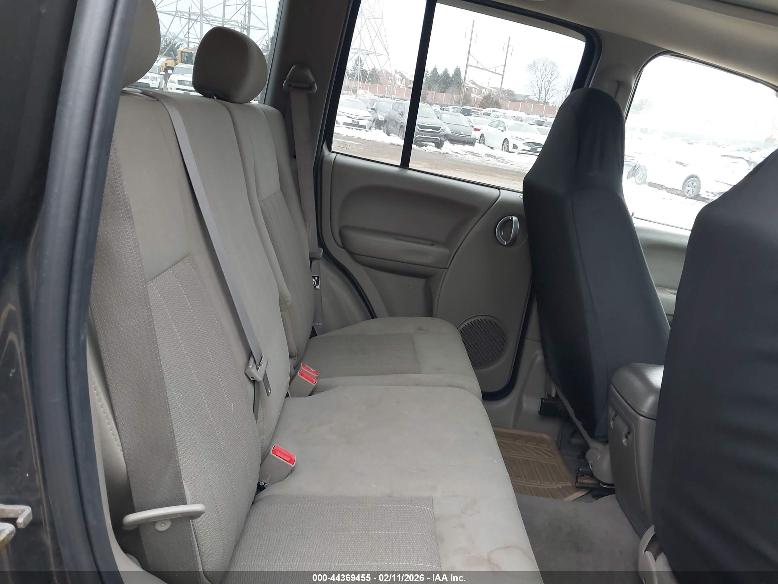 JEEP LIBERTY image 8