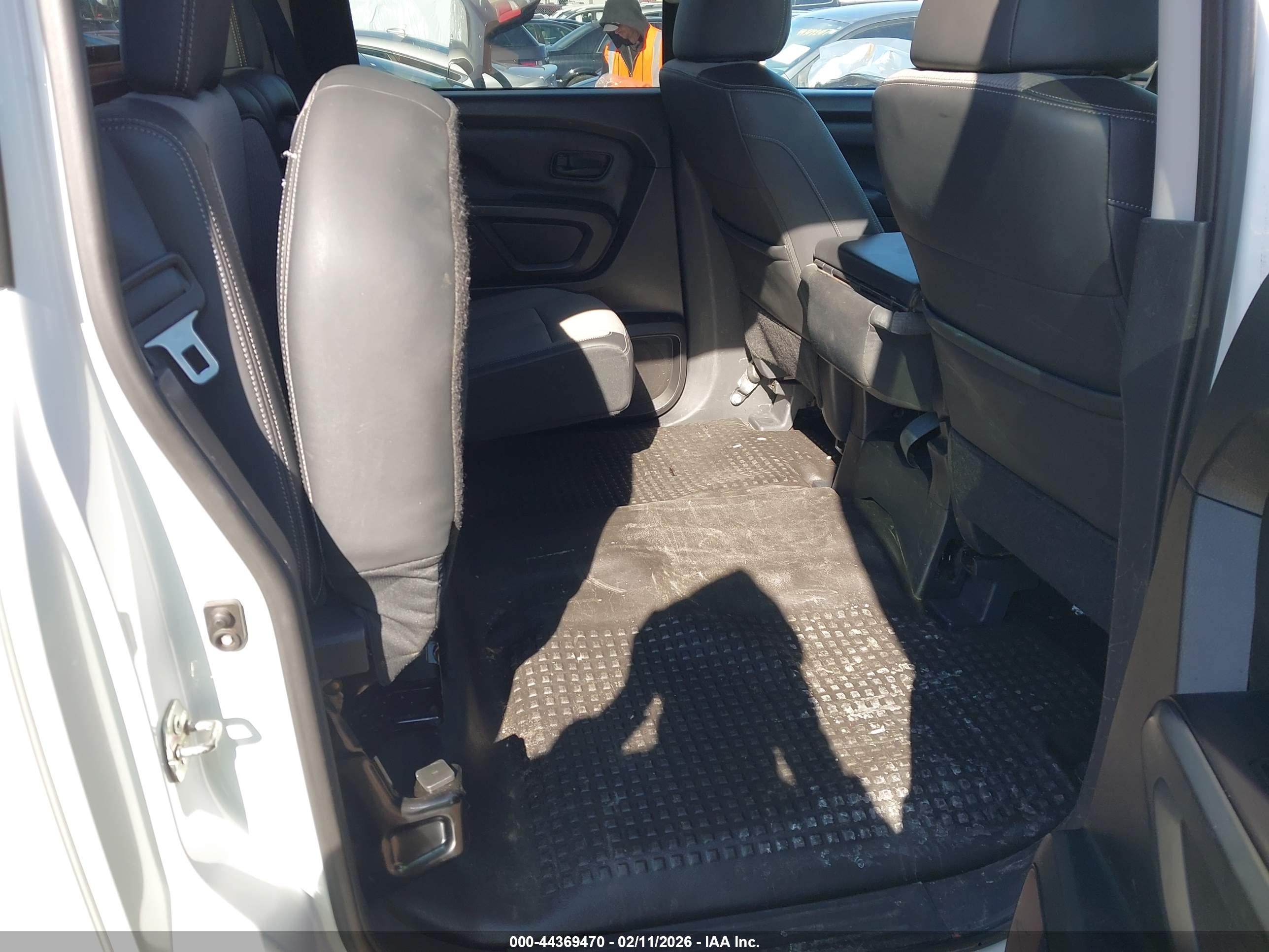 NISSAN TITAN image 8