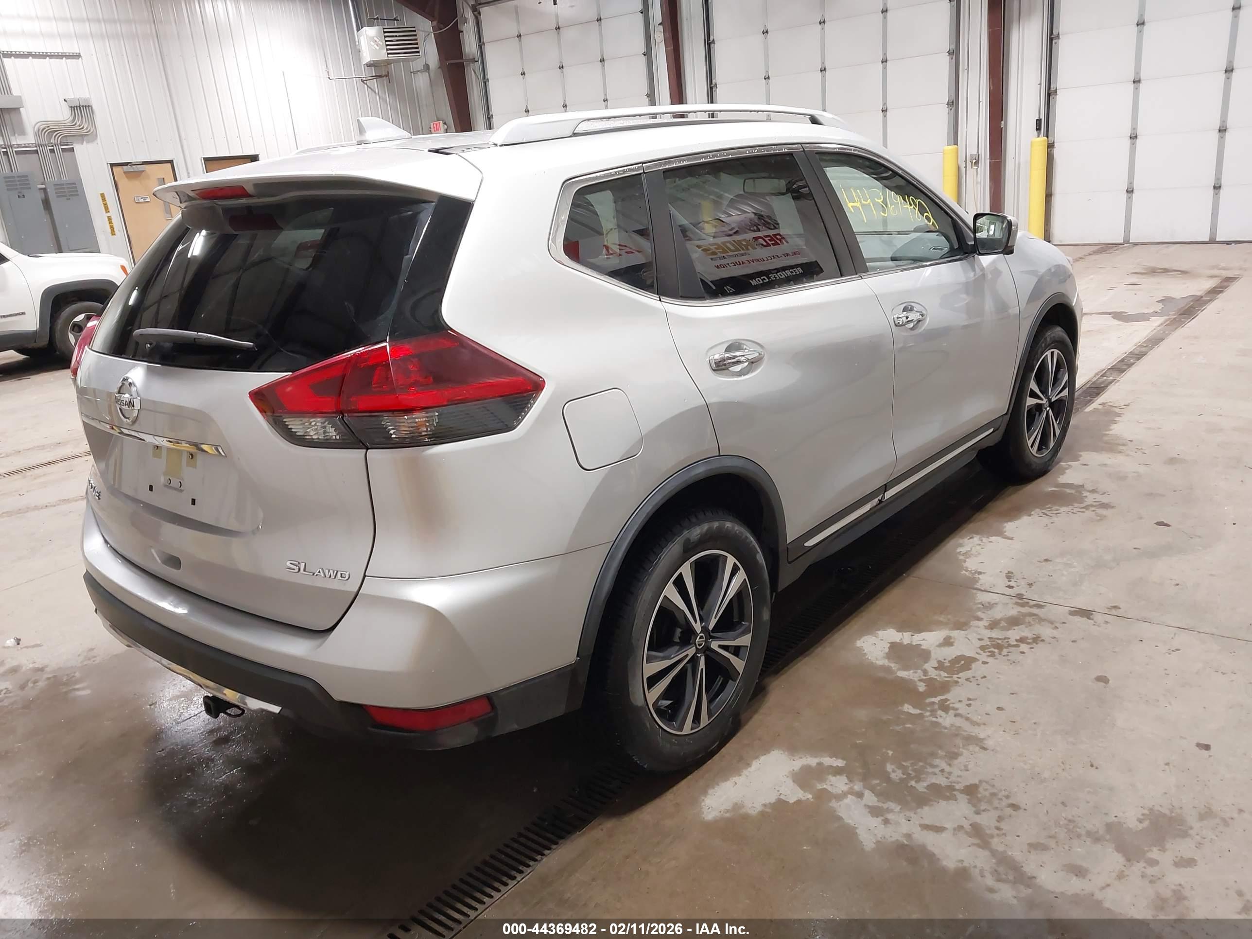 NISSAN ROGUE image 4