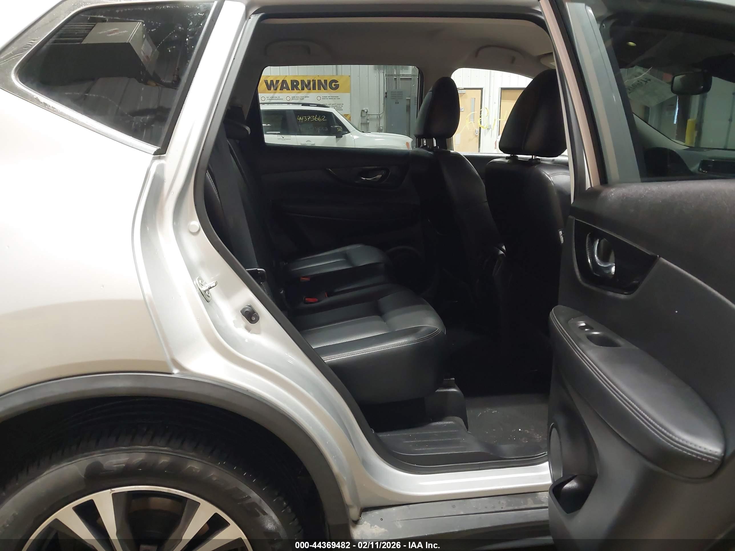 NISSAN ROGUE image 8