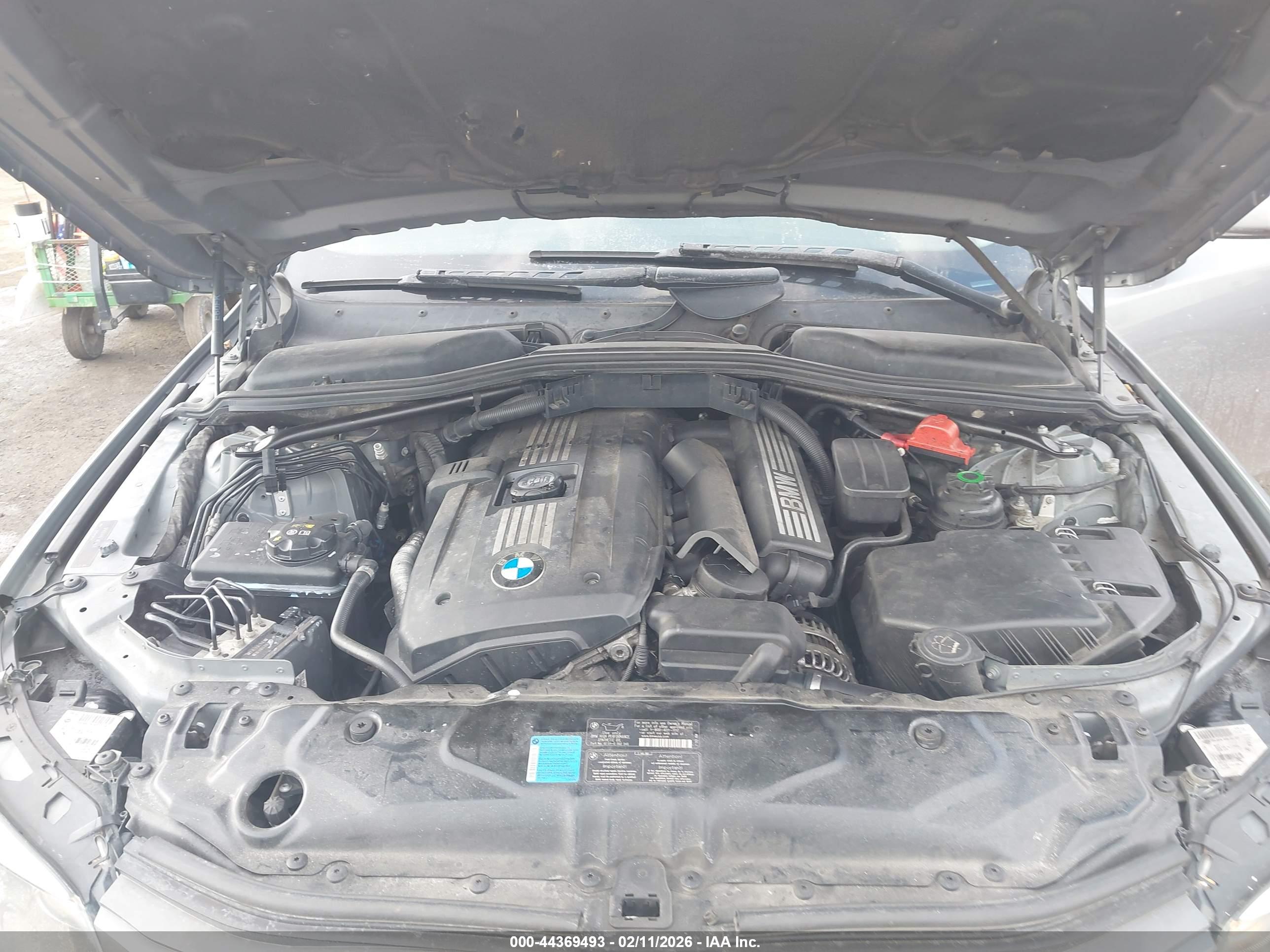 BMW 528XI image 10