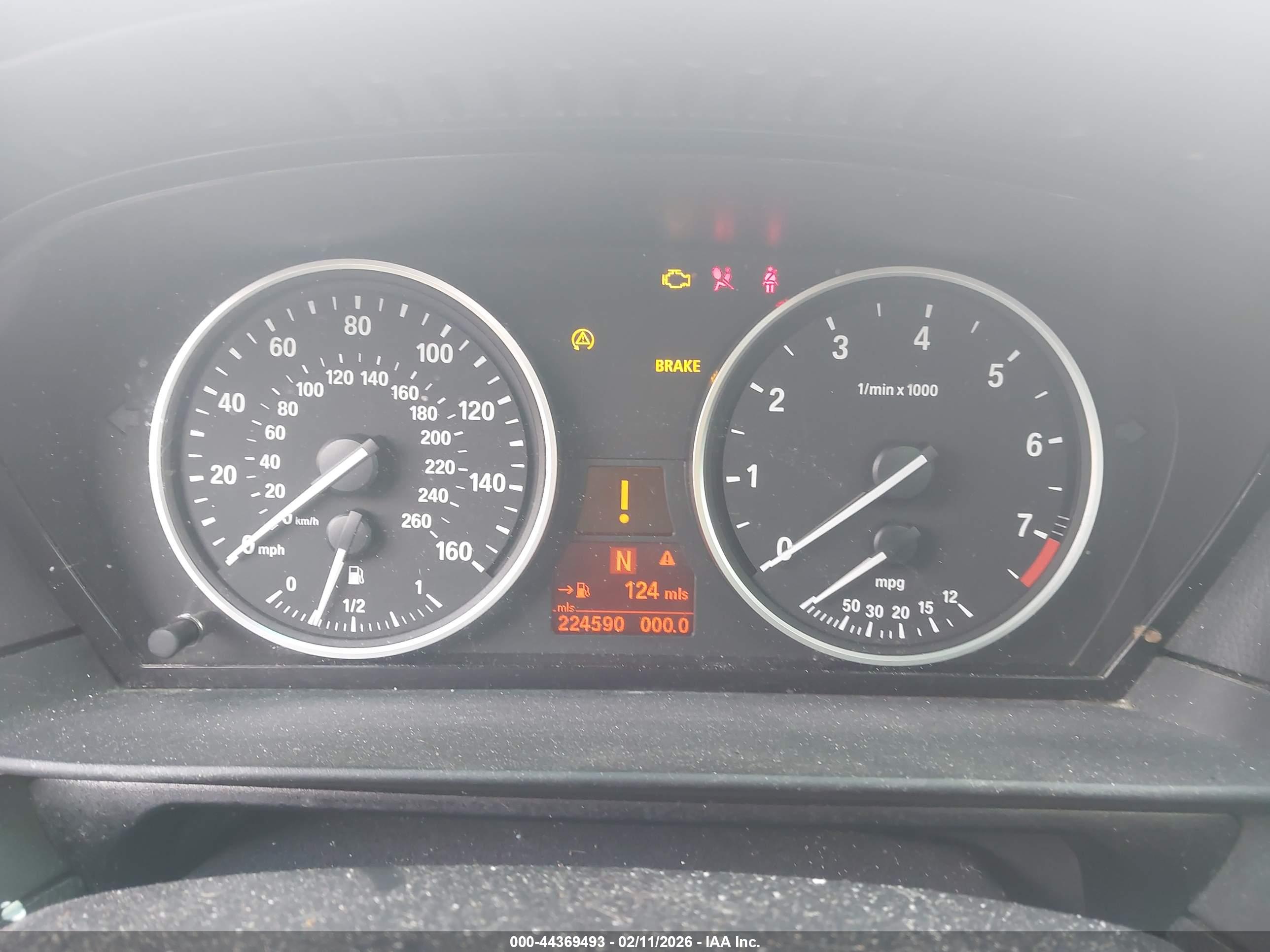 BMW 528XI image 7
