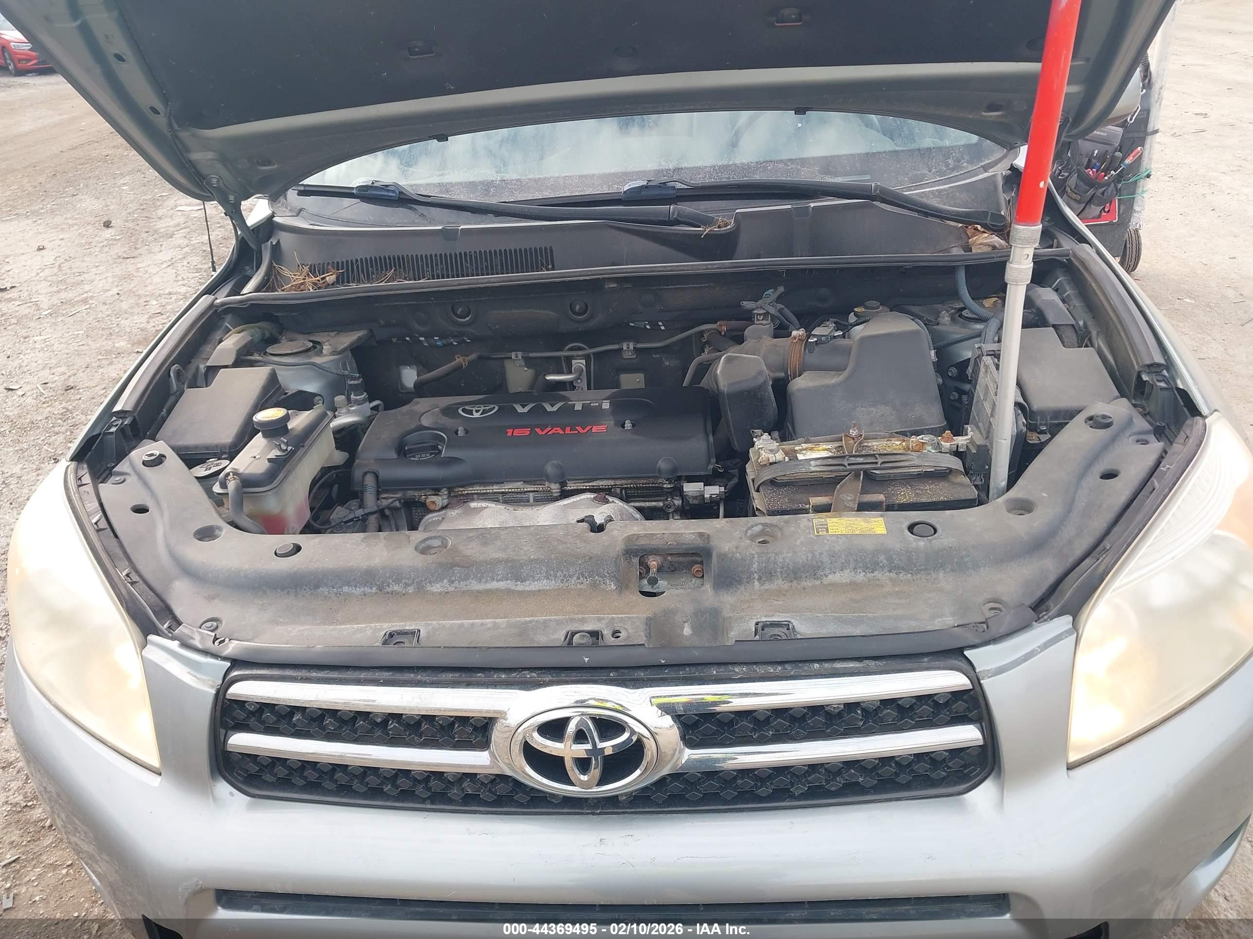 TOYOTA RAV4 image 10