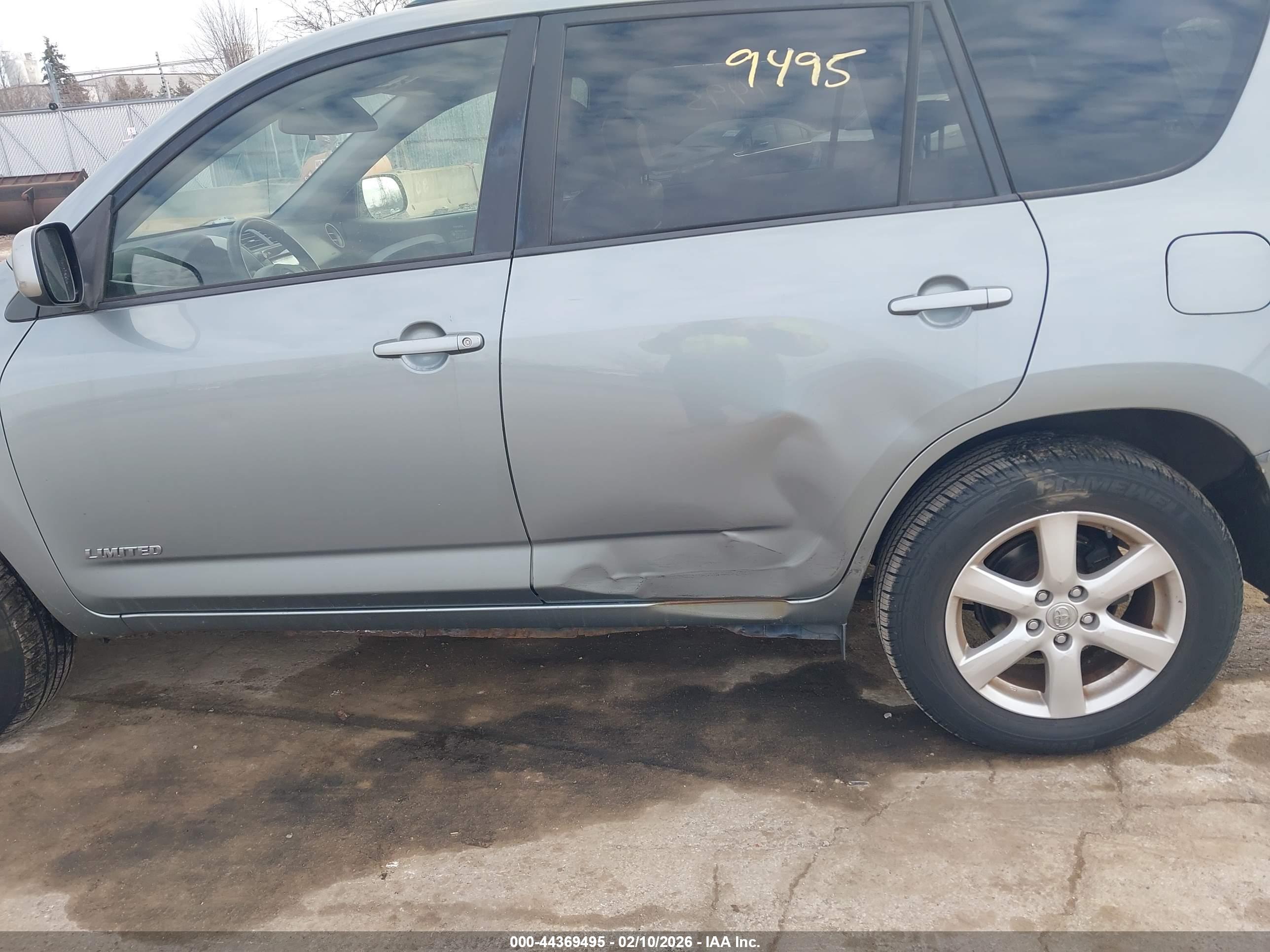 TOYOTA RAV4 image 6