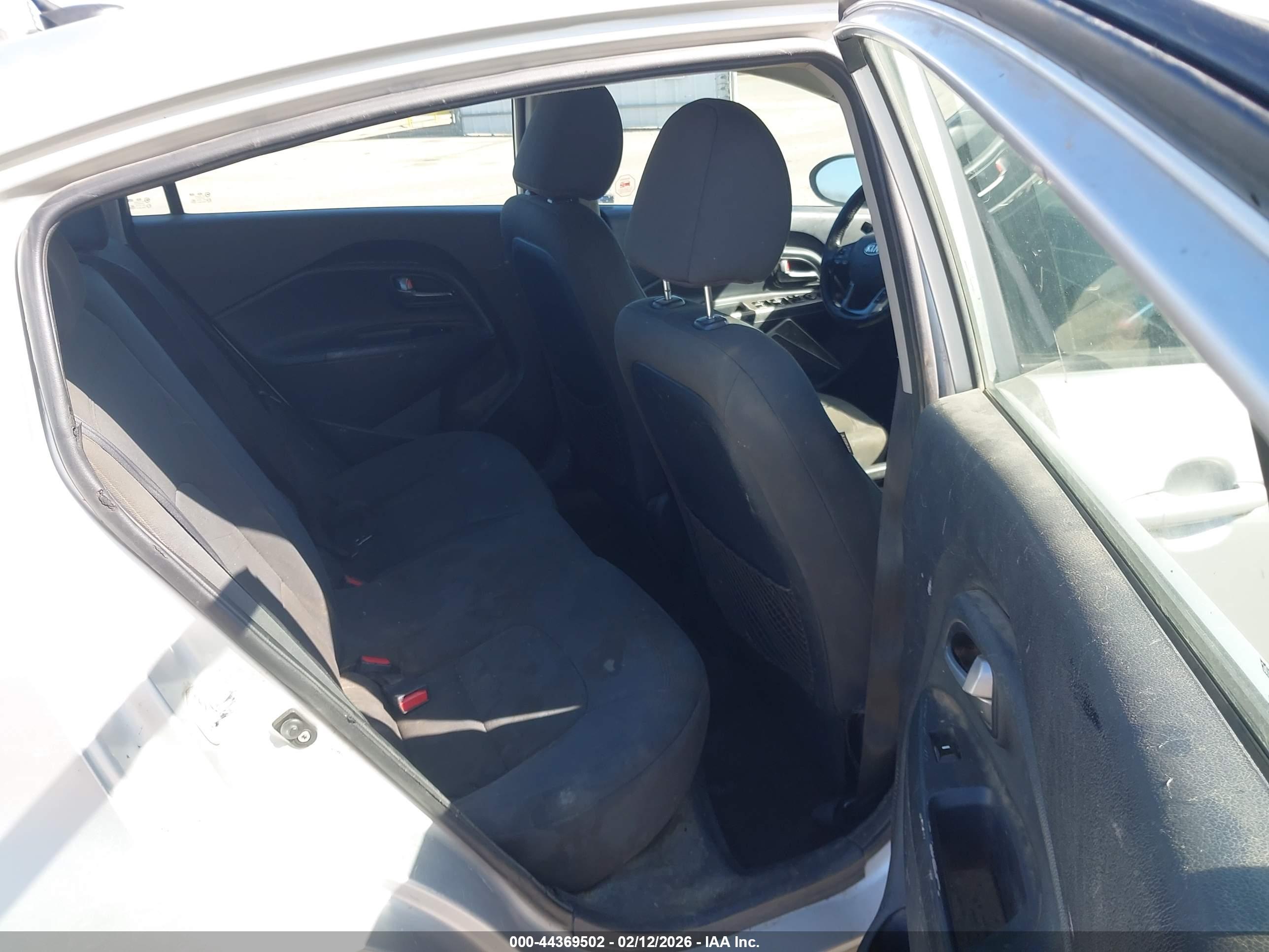 KIA RIO image 8