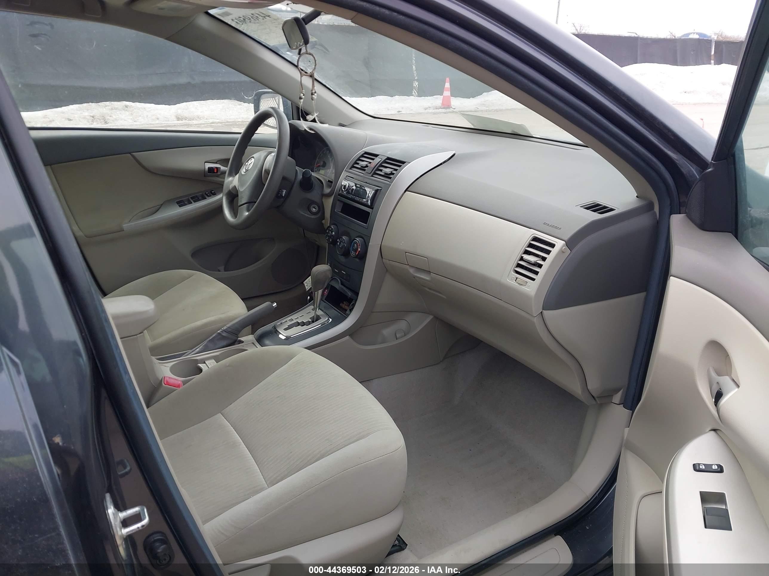TOYOTA COROLLA image 5